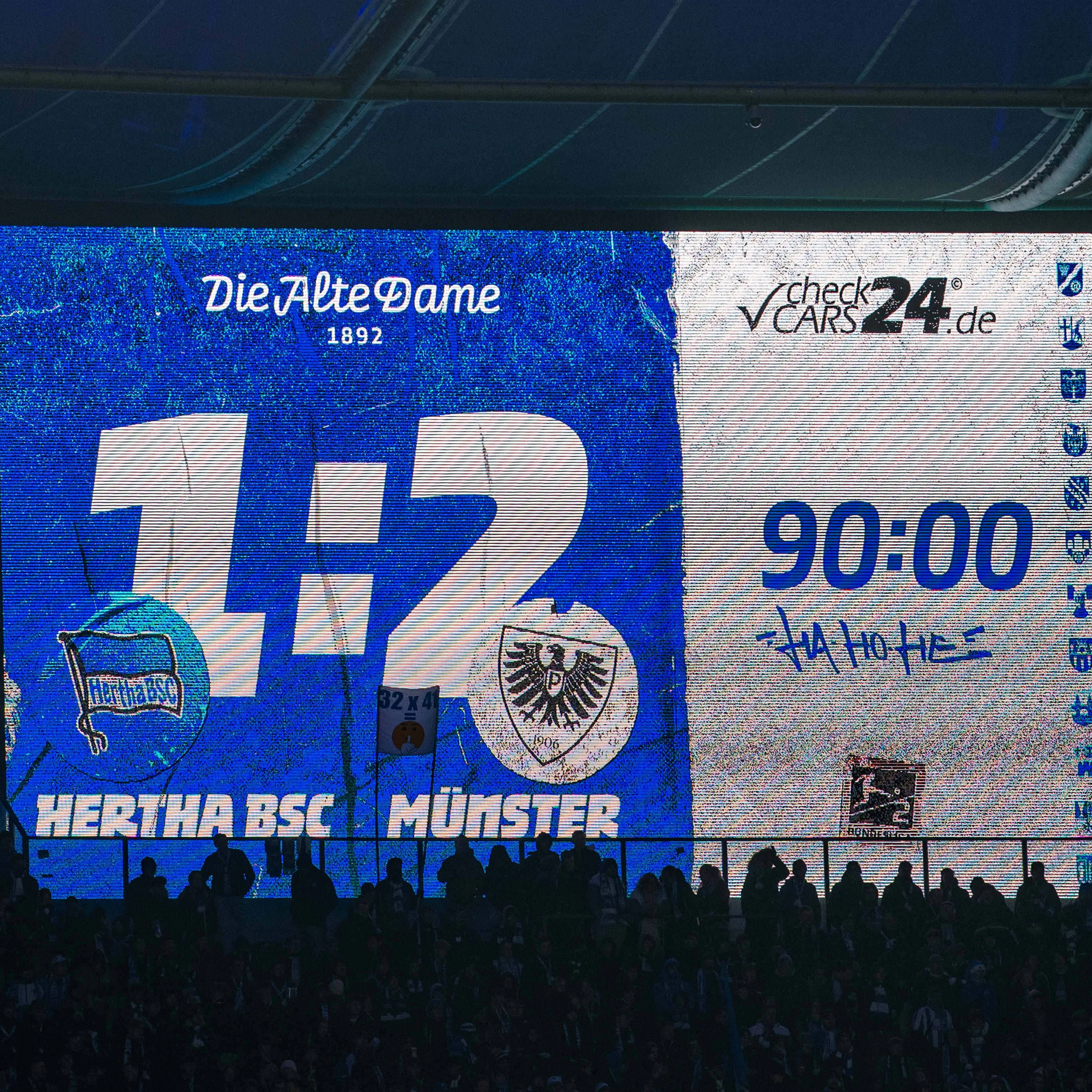 Der Anfang vom Ende für Cristian Fiel: Im Dezember blamierte sich Hertha gegen Aufsteiger Preußen Münster. Das Heimspiel verloren die Blau-Weißen mit 1:2.