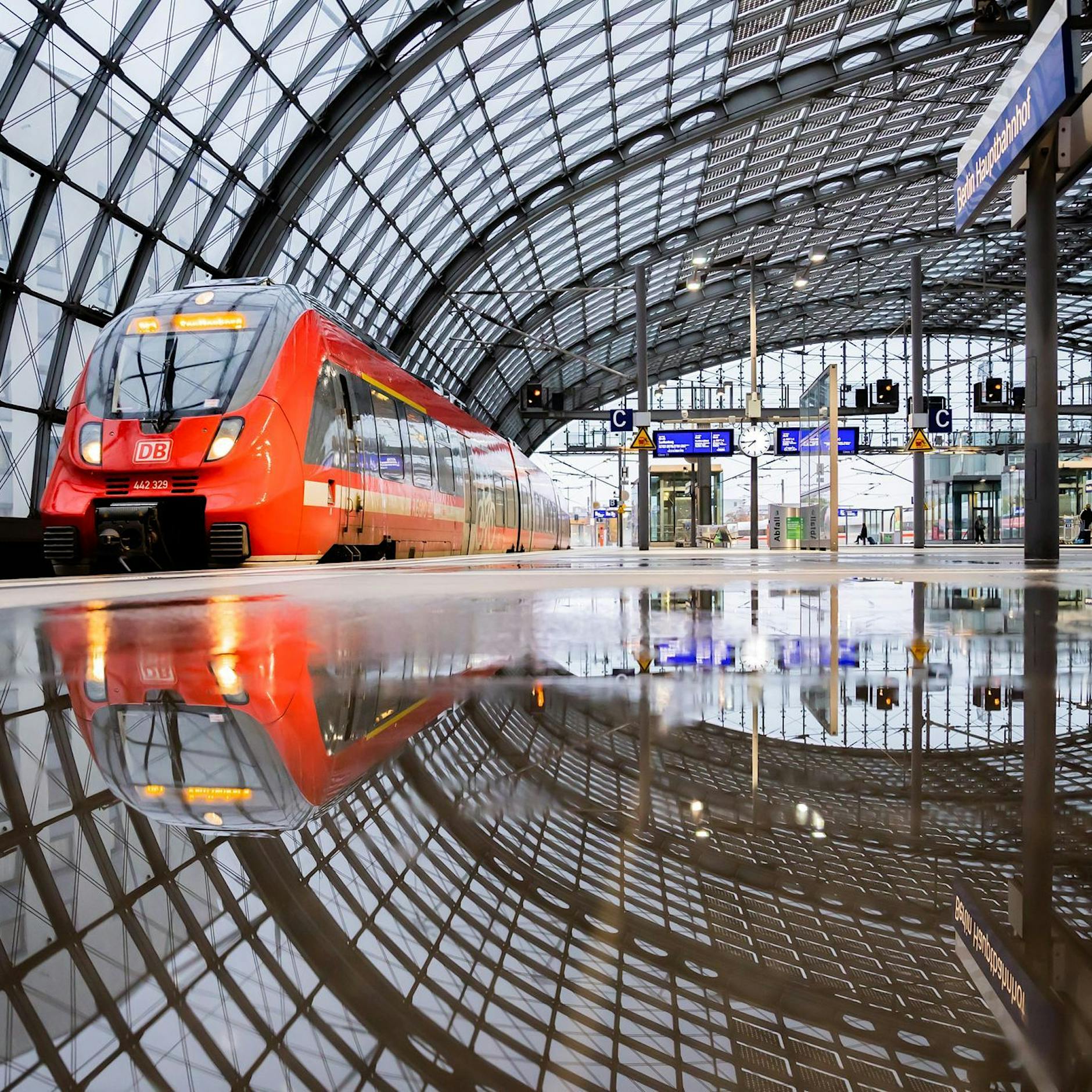Schock am Berliner Hauptbahnhof: Sperrung! SO kommen Sie trotzdem ans Ziel