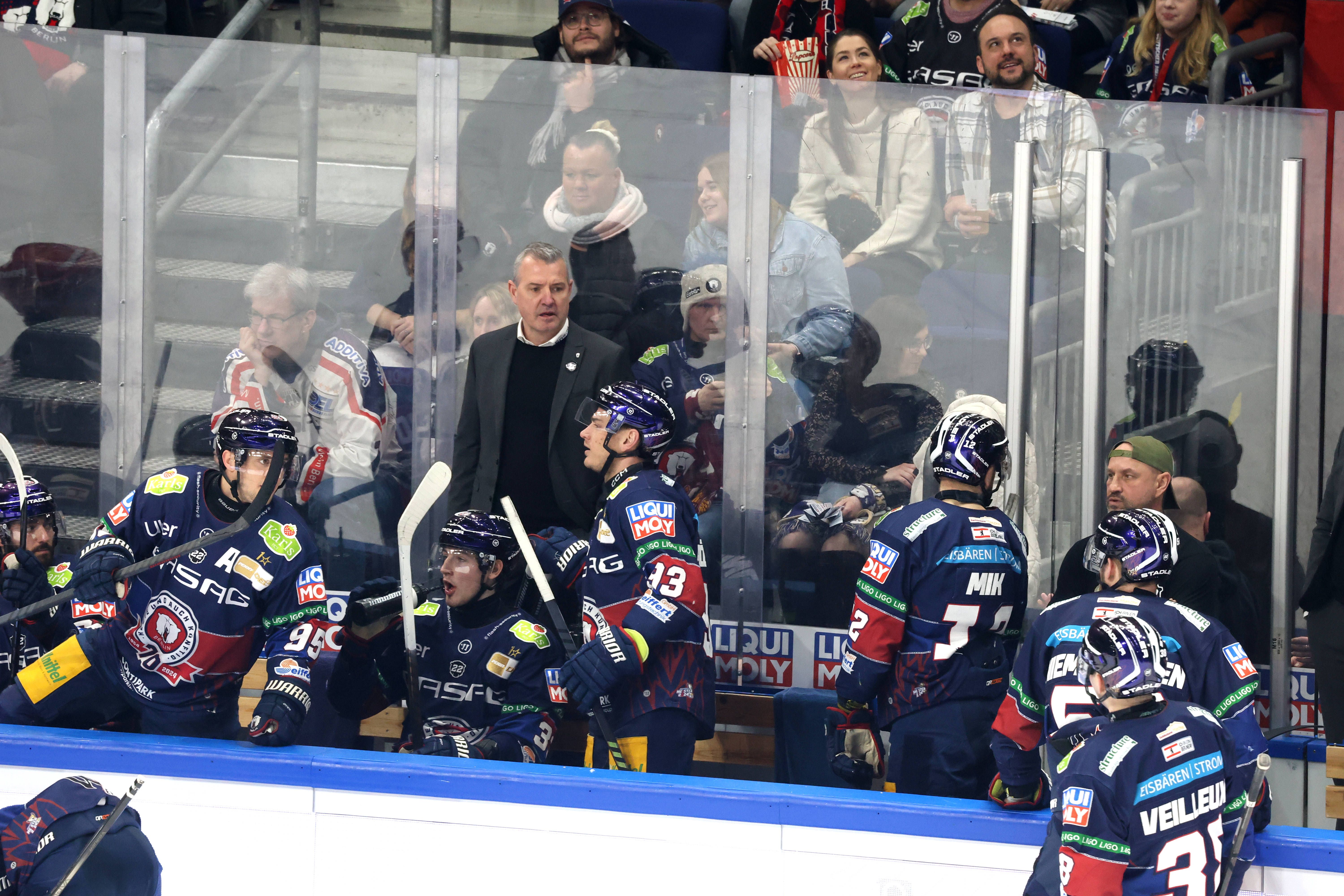 Image - 50 Jahre, Punkte, Play-offs: Eisbären-Trainer gibt einen aus