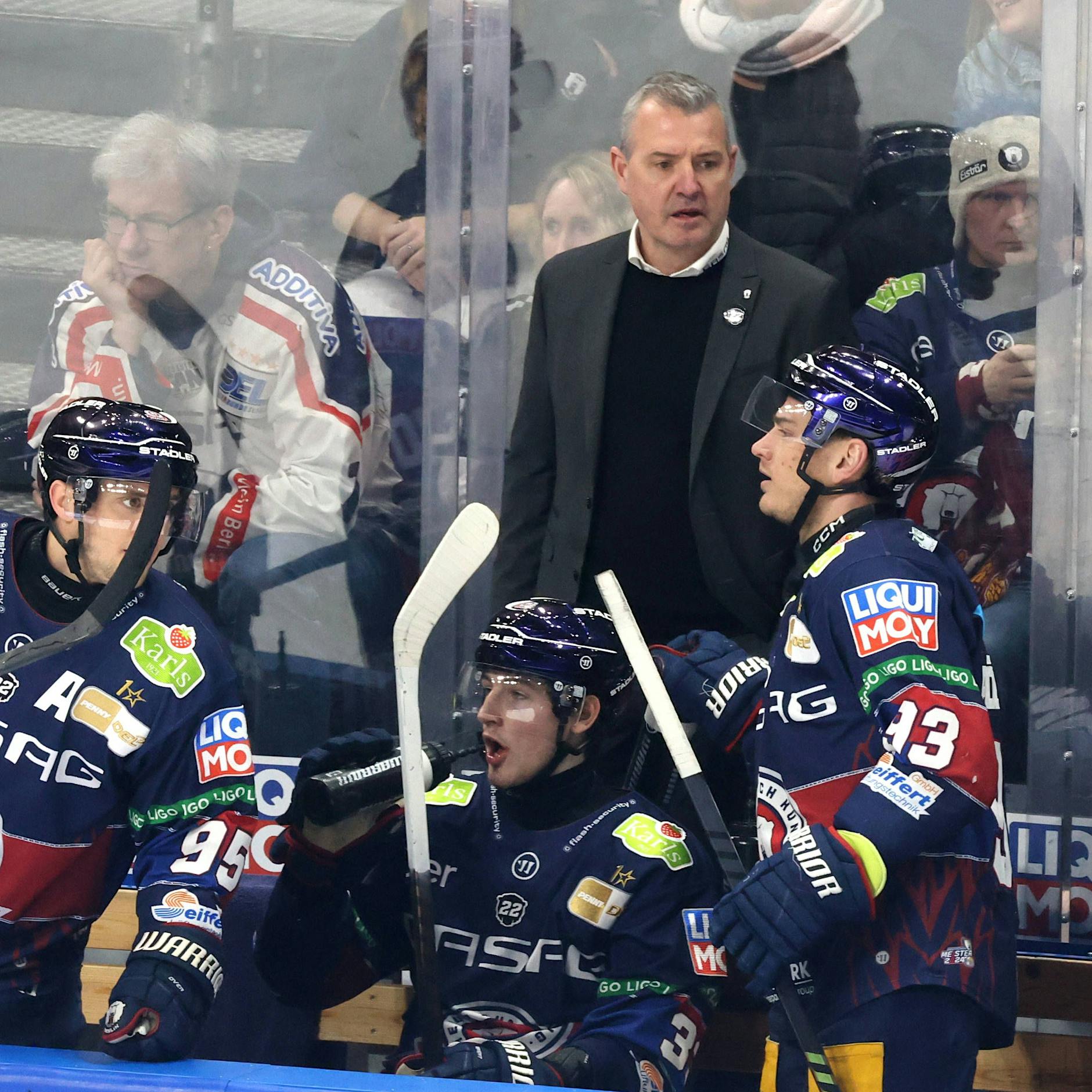 50 Jahre, Punkte, Play-offs: Eisbären-Trainer gibt einen aus