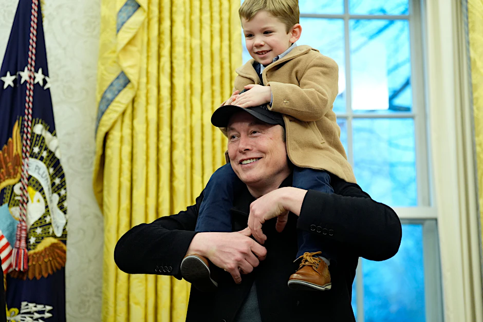 Ein Zwerg auf den Schultern eines Riesen: Elon Musk mit seinem Sohn X Æ A-XII