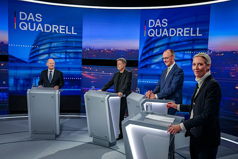 Bundeskanzler Olaf Scholz (v.l.n.r, SPD), Robert Habeck (Grüne), Friedrich Merz, Unions-Kanzlerkandidat und Alice Weidel, Fraktionsvorsitzende der AfD, nehmen am „Quadrell“ teil.