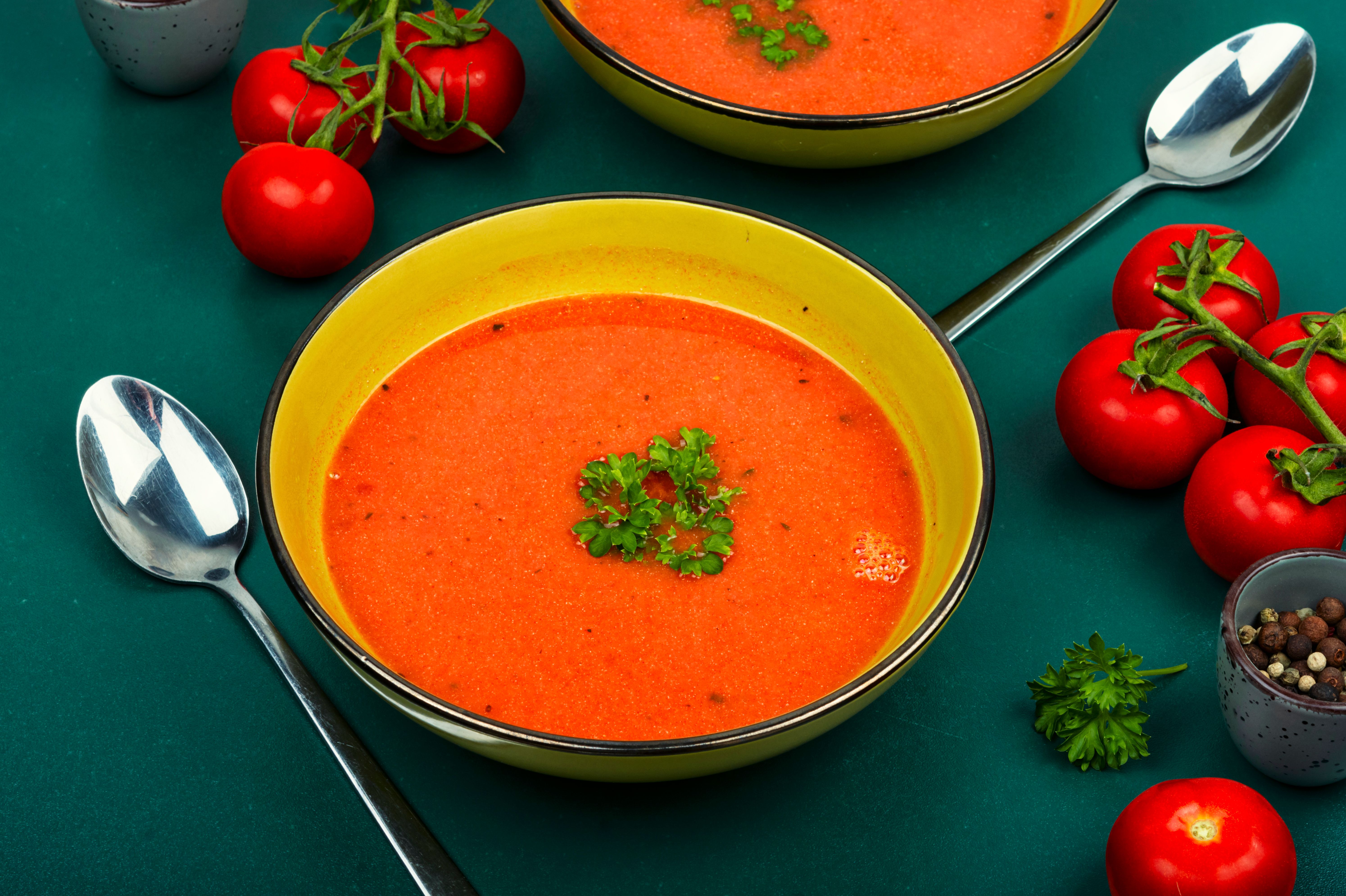 Wärmendes Rezept: Cremige Tomatensuppe mit geröstetem Brot