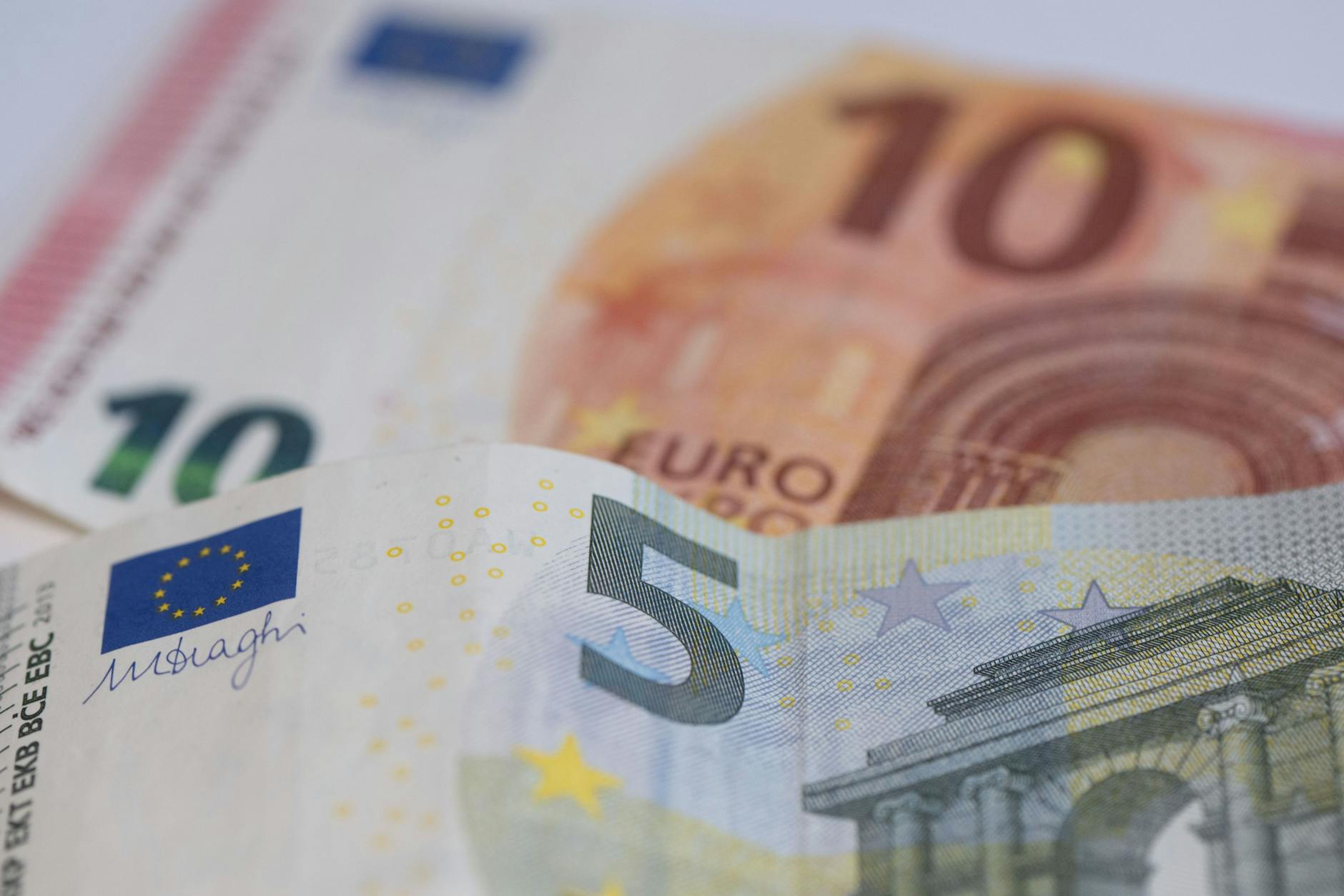 Auf 15 Euro soll der Mindestlohn ansteigen.