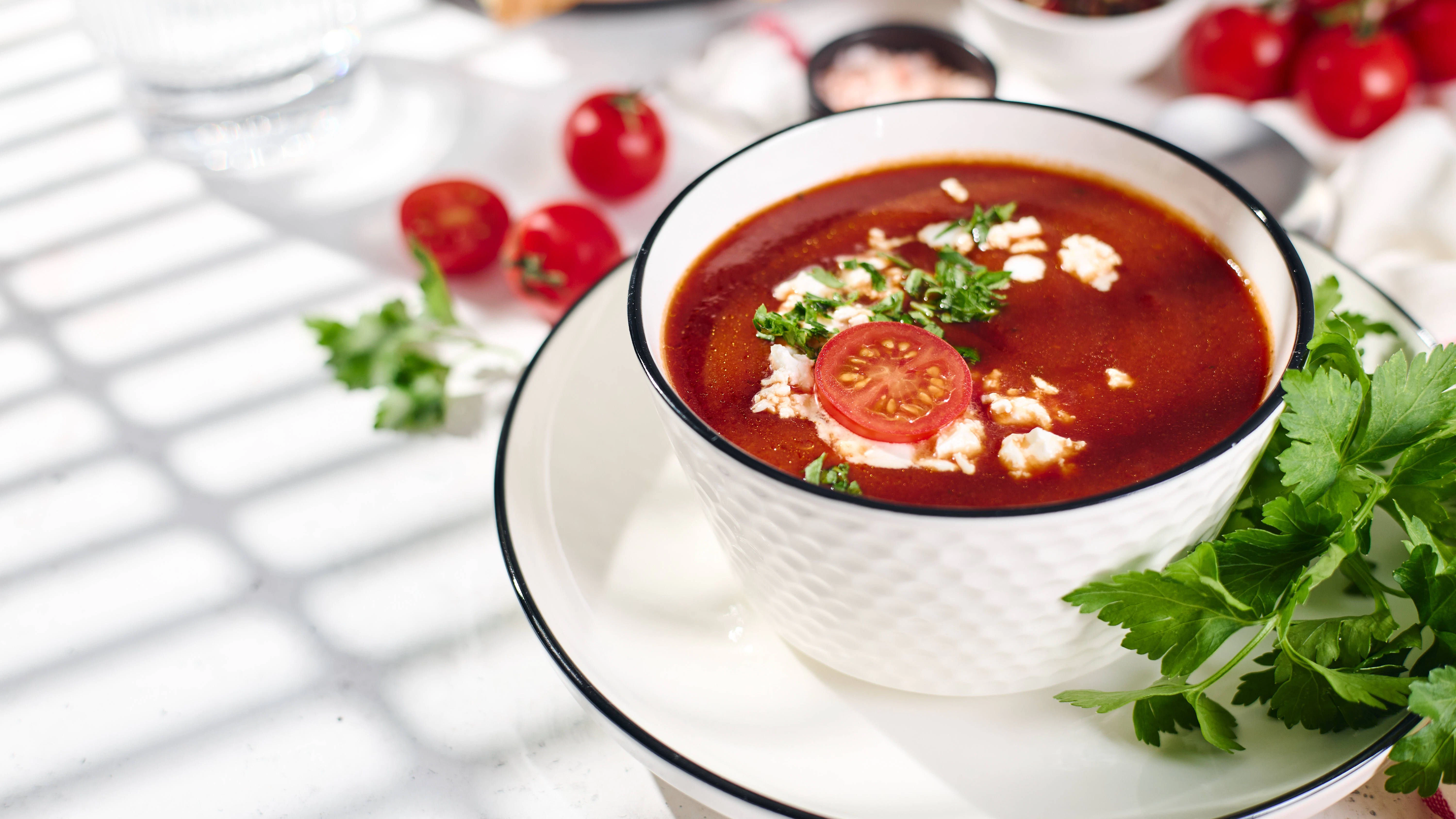 Probieren Sie das Rezept für Tomatensuppe gleich mal aus. 