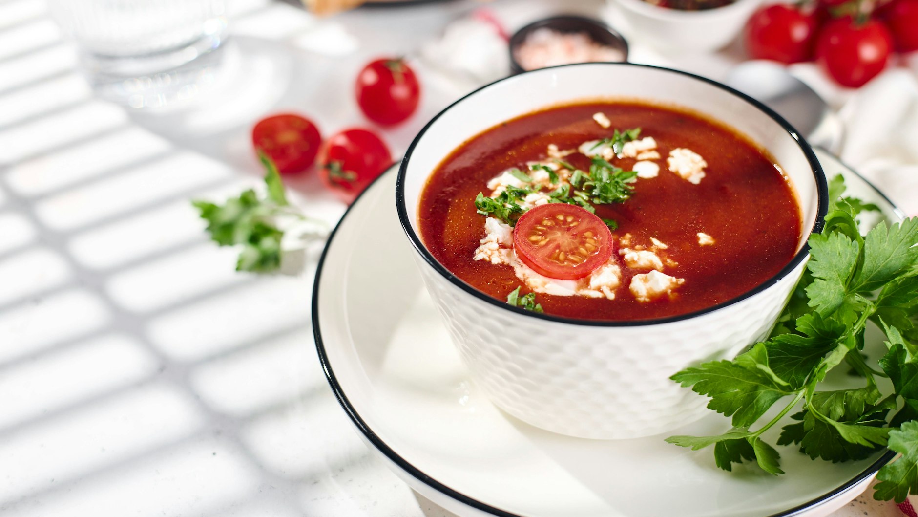 Probieren Sie das Rezept für Tomatensuppe gleich mal aus. 