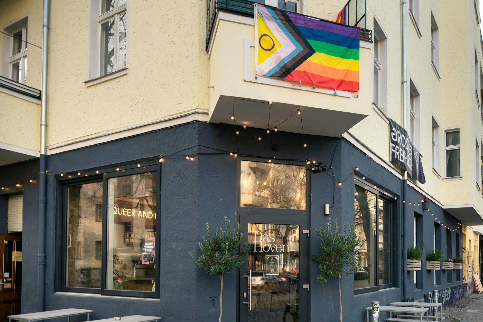 Sichtbar sehr queer im Reuterkiez: Das Hoven in Neukölln – Café, Restaurant und Community-Space