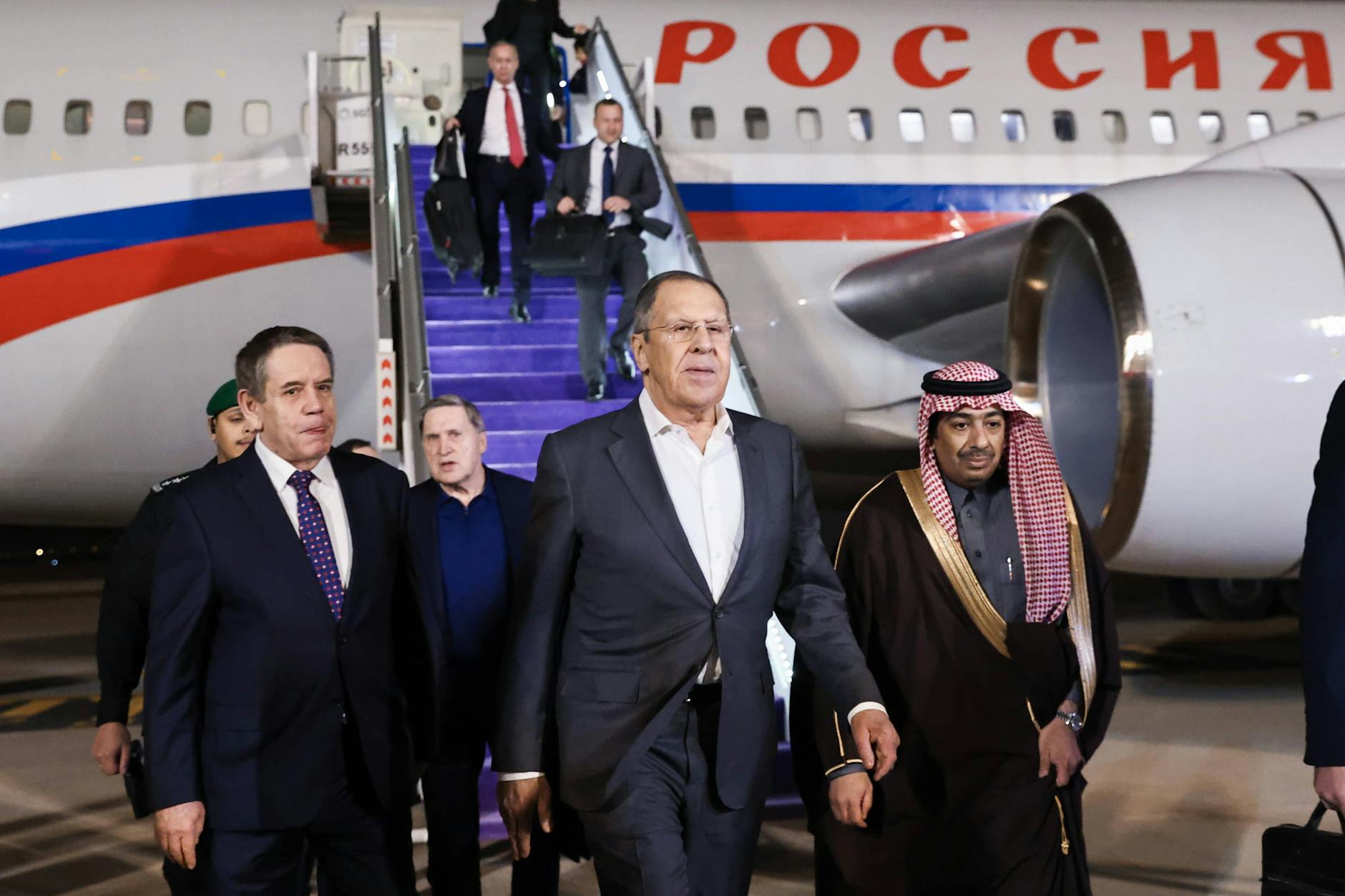 Der russische Außenminister Sergej Lawrow kommt am Dienstagmorgen in der saudischen Hauptstadt Riad an. Dort führt er die russische Delegation an, um Gespräche mit den USA zu führen.