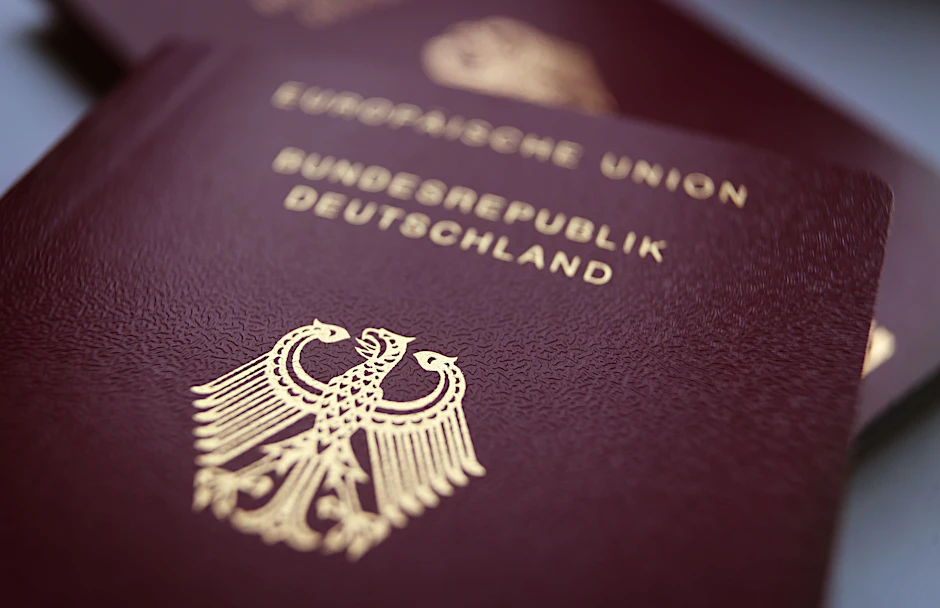Unser Autor fragt sich, ob man einen Pass braucht, um sich deutsch zu fühlen.