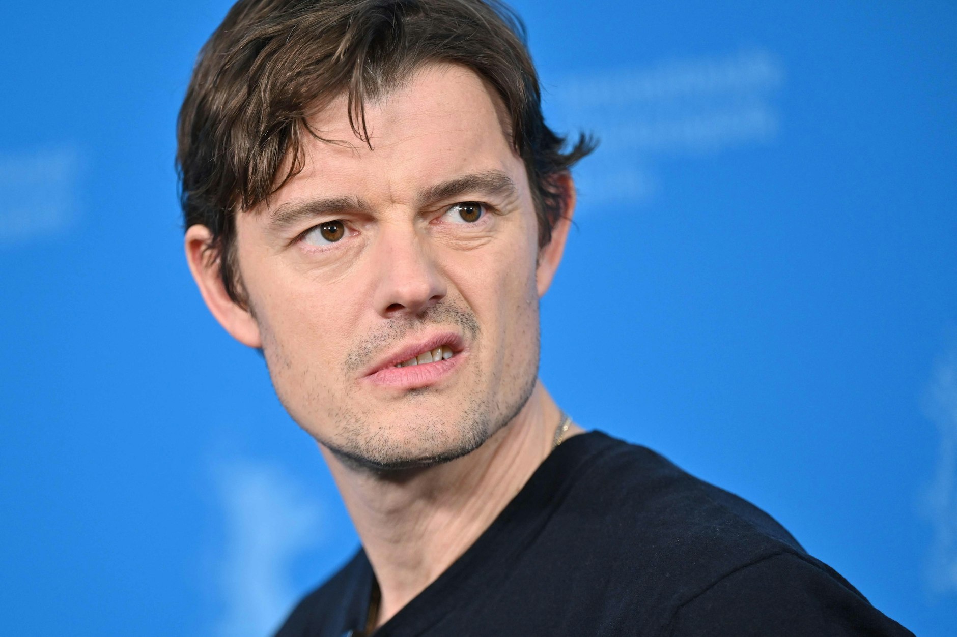 Der Berliner Schauspieler Sam Riley bei der 75. Berlinale. Er will wieder mehr Hauptrollen spielen.