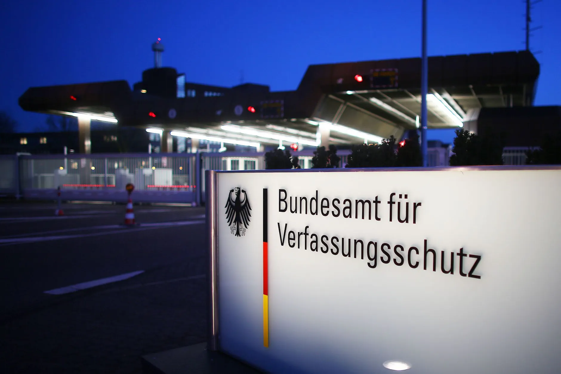 Muss das Gutachten zu den extremistischen Bestrebungen der AfD nicht veröffentlichen: Das Bundesamt für Verfassungsschutz gewinnt vor Gericht gegen Correctiv.