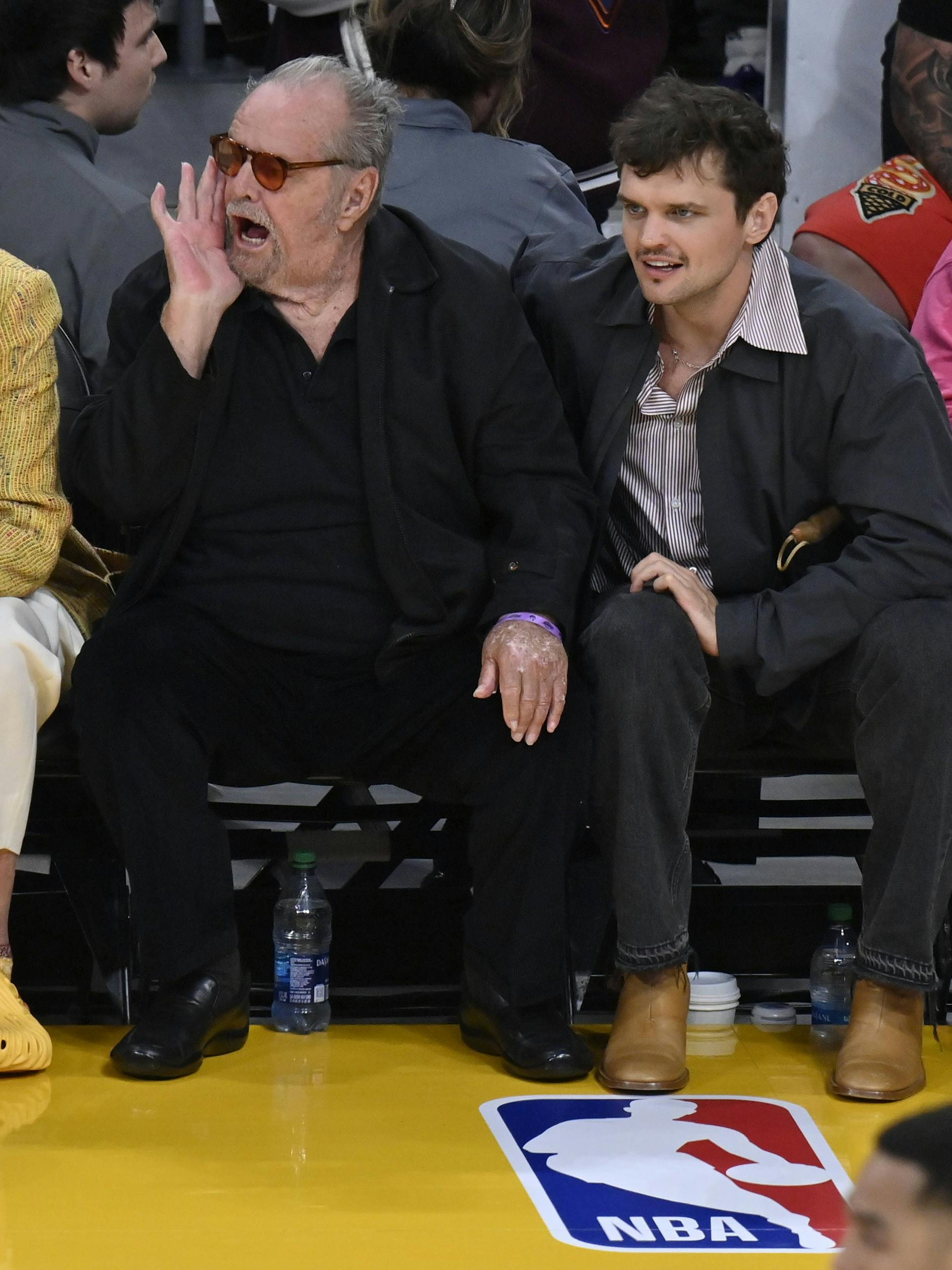 Jack Nicholson und sein Sohn Raymond im Mai 2023 bei einem Spiel seines Lieblings-Basketball-Teams Los Angeles Lakers.