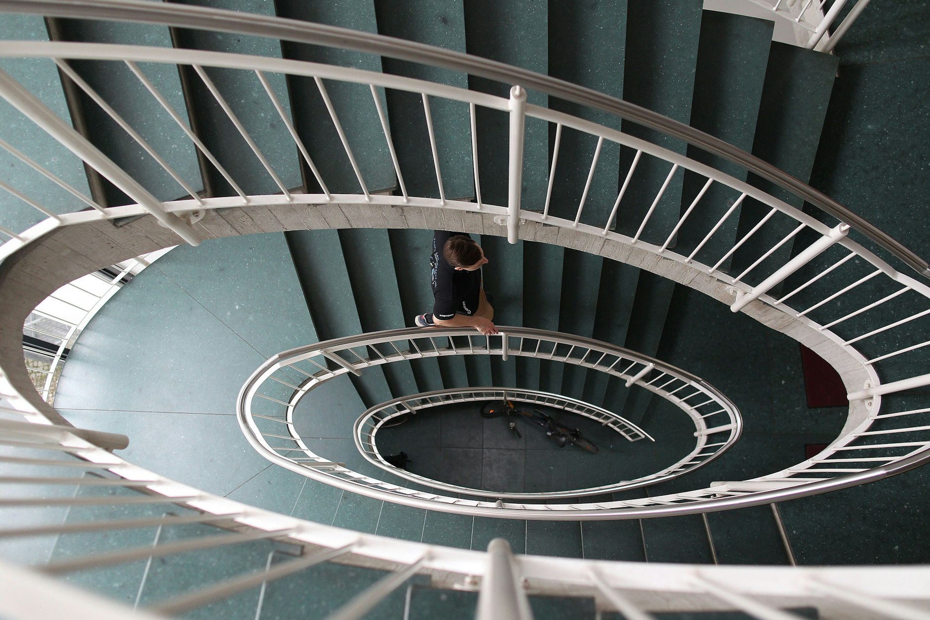 Berlin; 24.05.2022: Feature Mieten , Mieterhšhung ; Mietendeckel , Wohnen , Wohnhaus , Mieter , Treppenhaus ; Brief Mieterhšhung , Miete