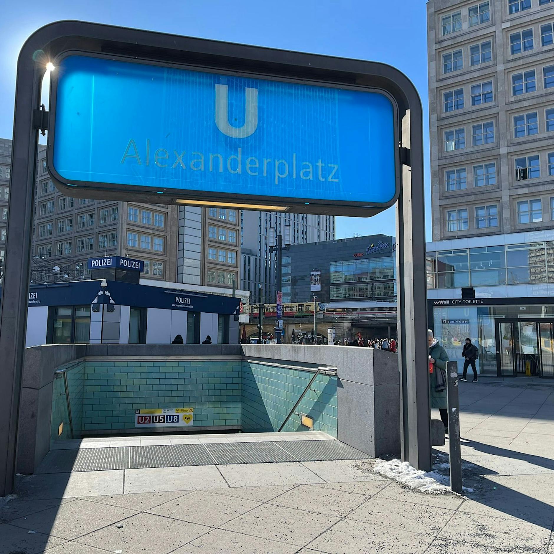 Fahrgäste zum BVG-Streik: „Volle Solidarität, aber wie sollen wir zur Arbeit?“