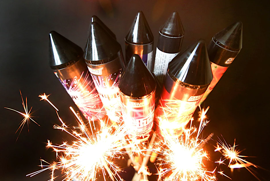 Silvesterraketen beim Abbrennen