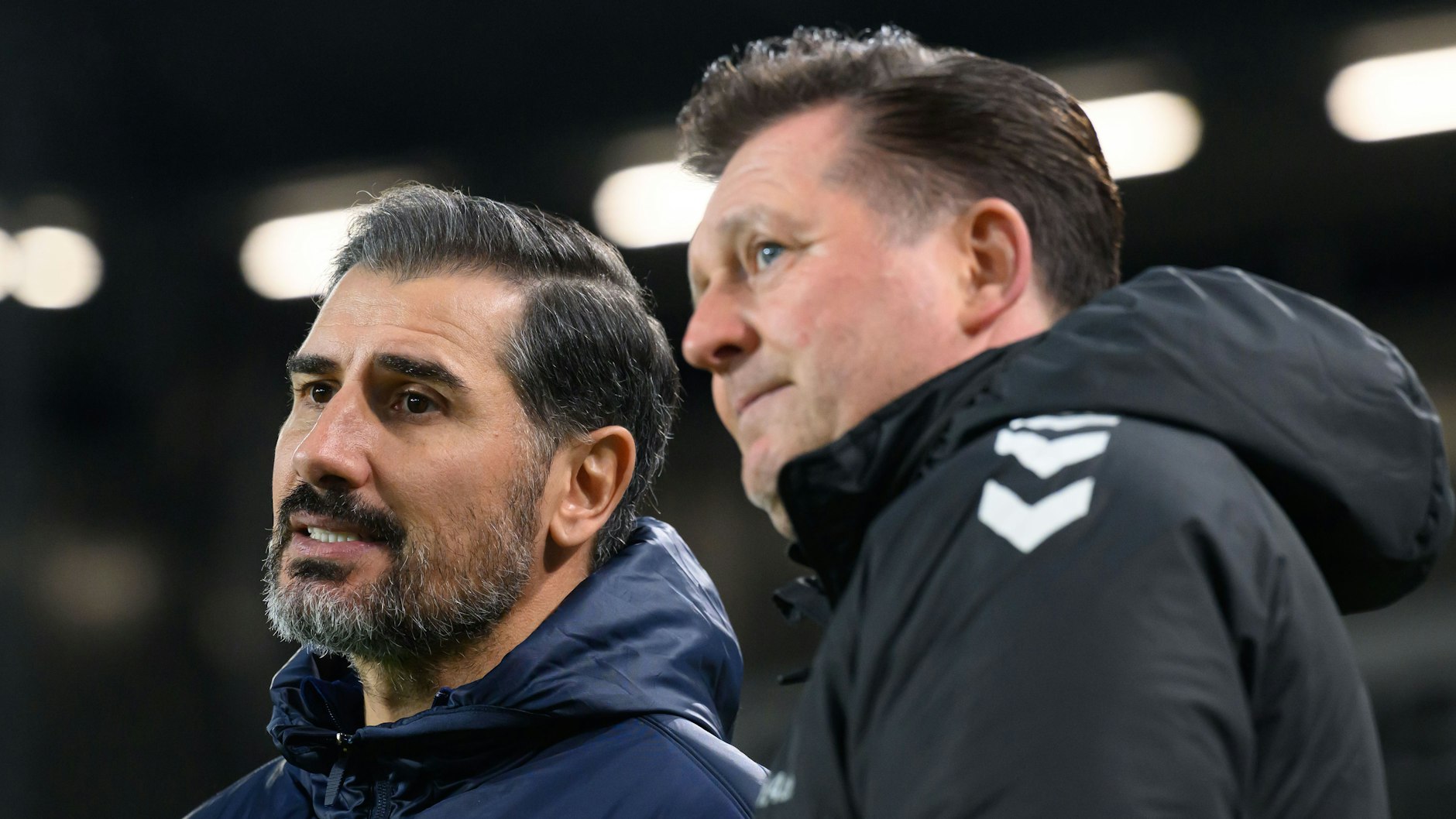 Cristian Fiél (l.) hielt keine Saison als Hertha-Trainer durch, Magdeburgs Trainer Christian Titz ist seit 2021 im Amt.