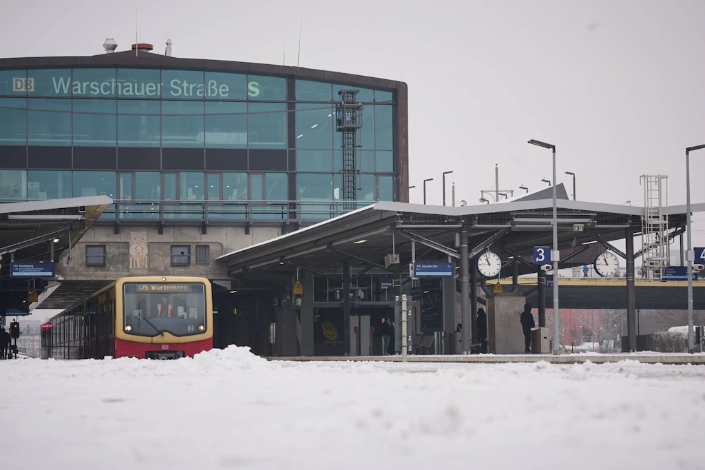S-Bahn-Chaos am Morgen: Rauch, Polizei und genervte Pendler!
