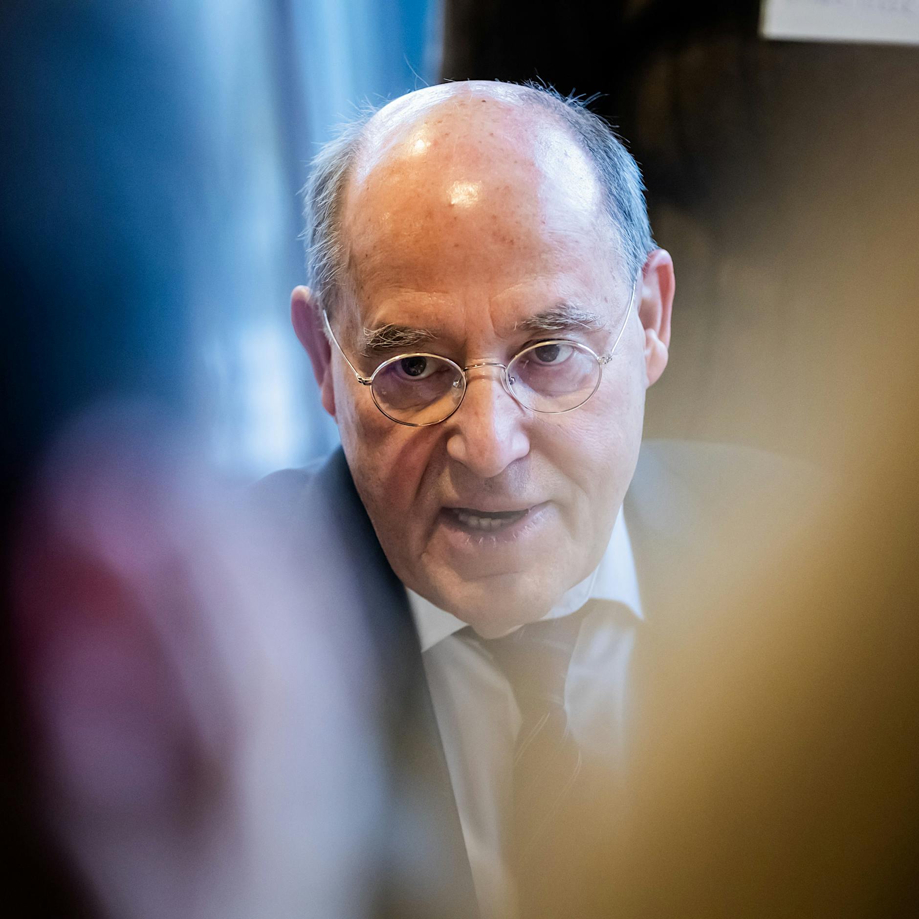Linken-Politiker Gregor Gysi trägt auf TikTok jetzt antifaschistische Sturmhaube