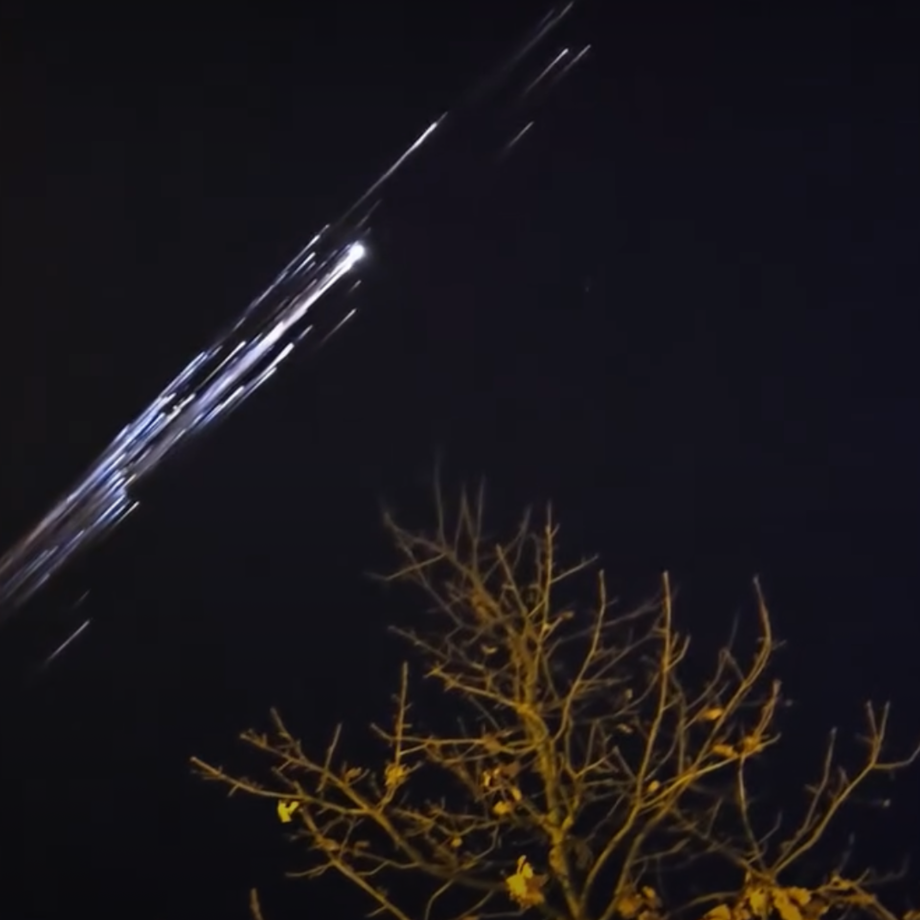 In Köpenick leuchteten in der Nacht zu Mittwoch Funken am Himmel. Es handelte sich um verglühenden Weltraumschrott. 
