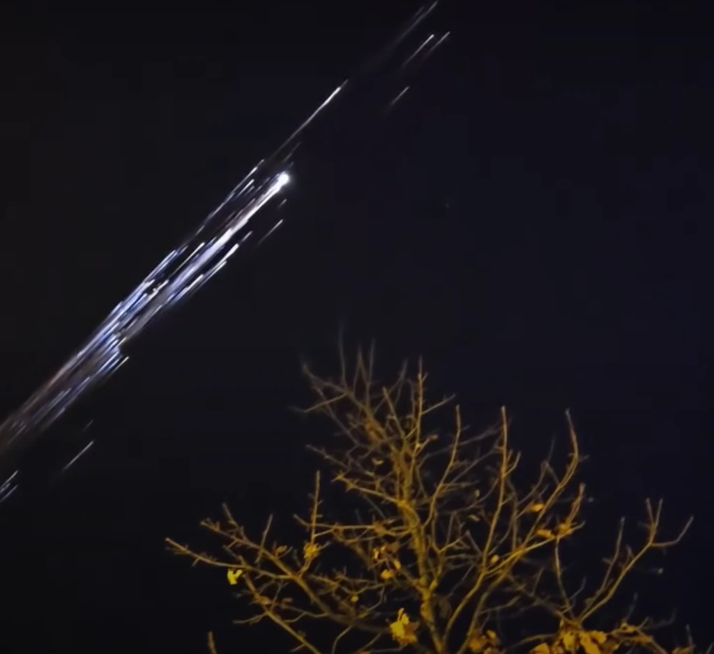 Funken-Spektakel am Nachthimmel: Elon-Musk-Rakete verglüht über Berlin