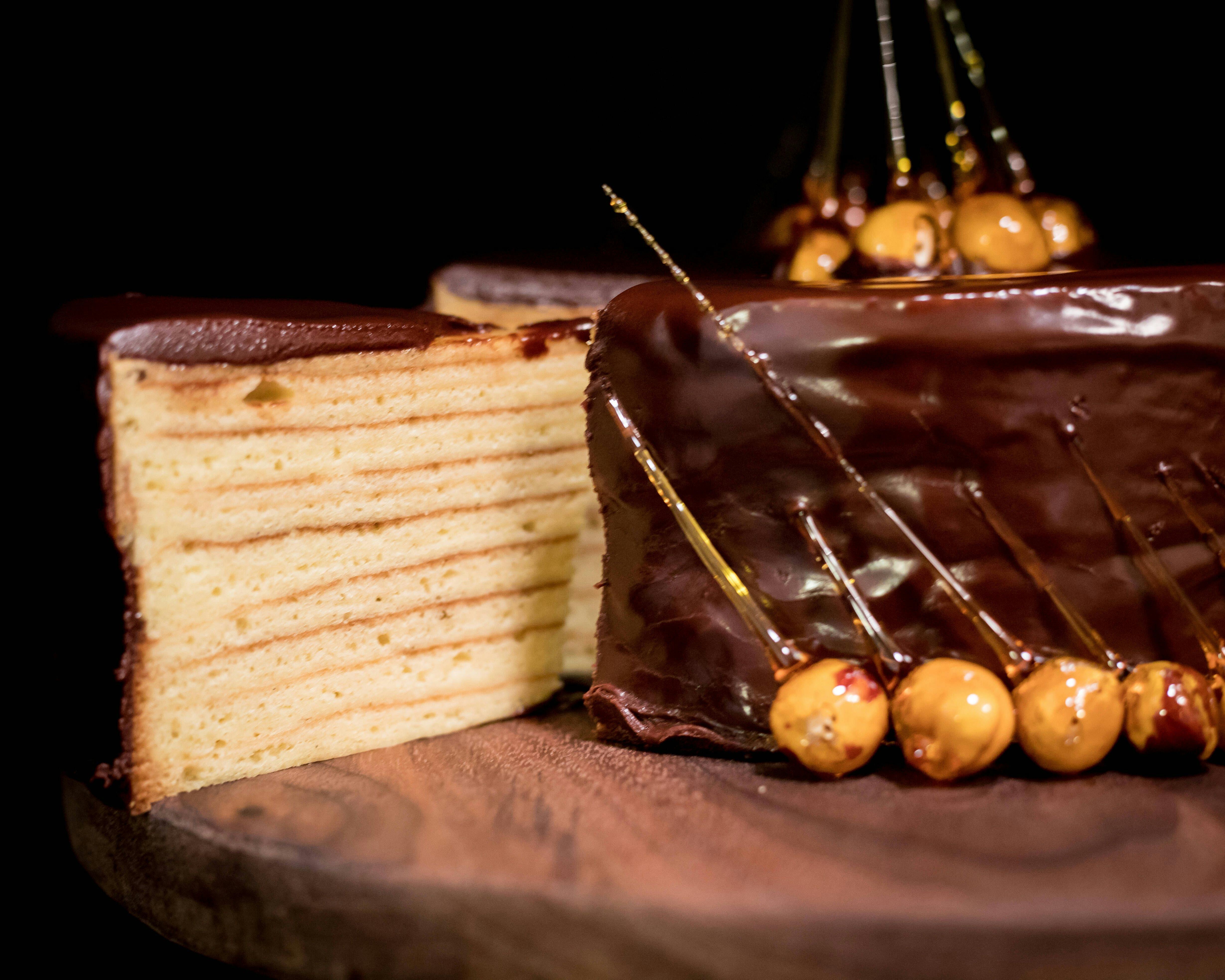 Rezept für Baumkuchentorte wie in „Das große Promibacken“: So gelingt sie!