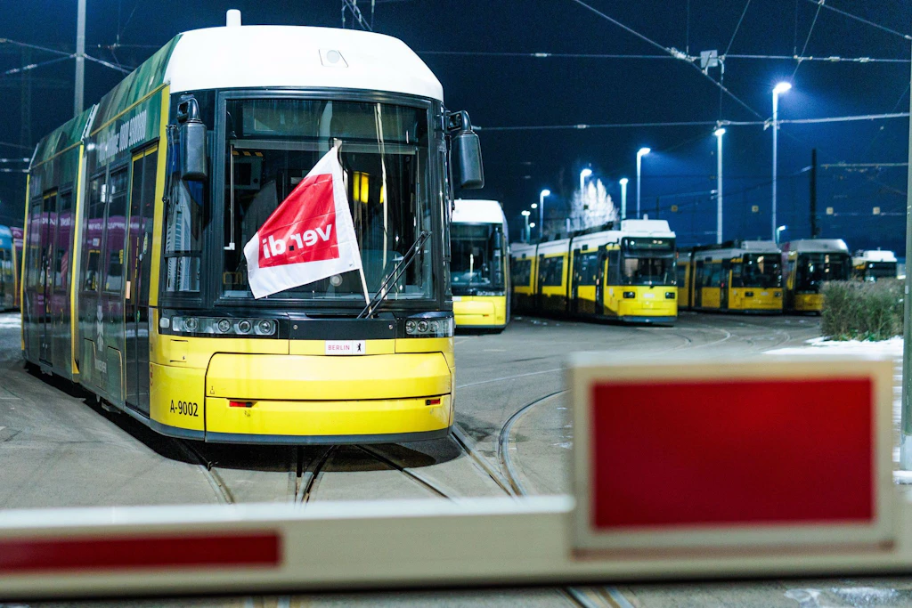 UPDATE BVG-Streik: Todesfall in S-Bahn – SO kommen Sie jetzt mit Bahn und Auto durch Berlin