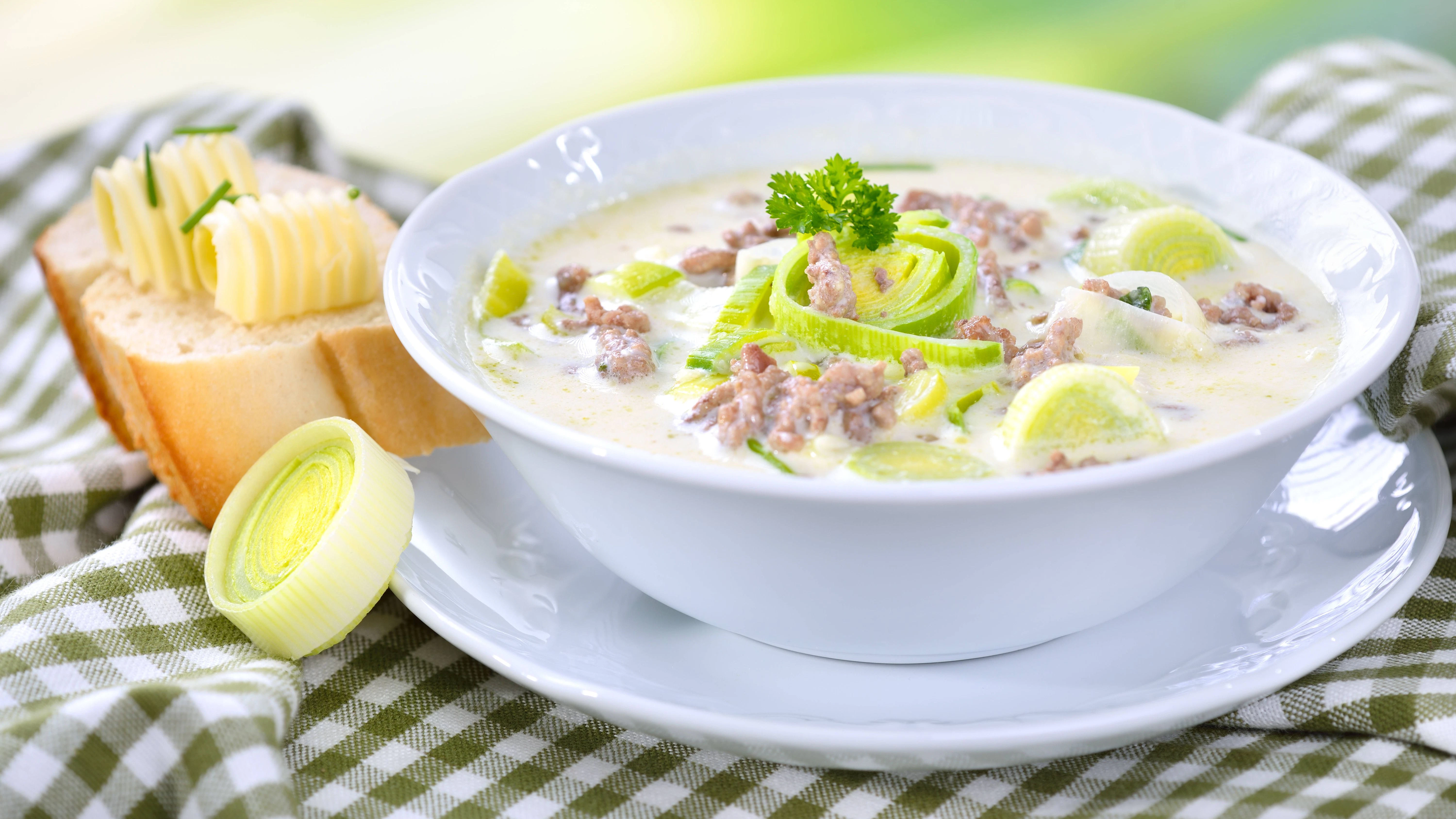 Was den Käse bei der Lauch-Käse-Suppe betrifft, kann man gut variieren. Statt Schmelzkäse vielleicht Parmesan?