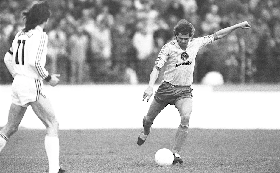 DDR-Fußball-Legende Lutz Eigendorf flüchtete aus der DDR in den Westen. 
