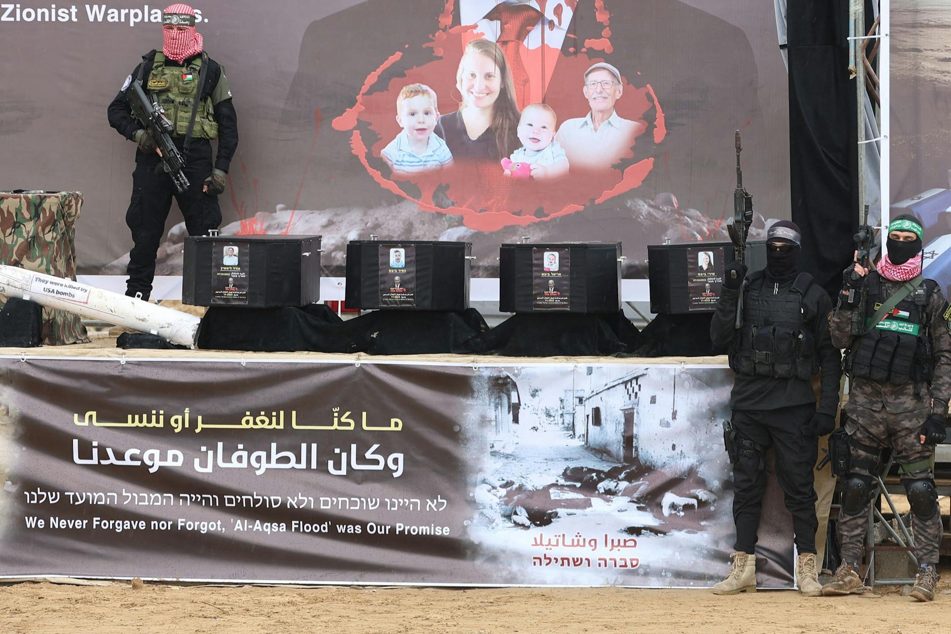 Die Übergabe der Särge wurde von der Hamas für eine perverse Propagandashow genutzt.