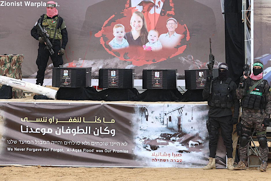 Die Übergabe der Särge wurde von der Hamas für eine perverse Propagandashow genutzt.