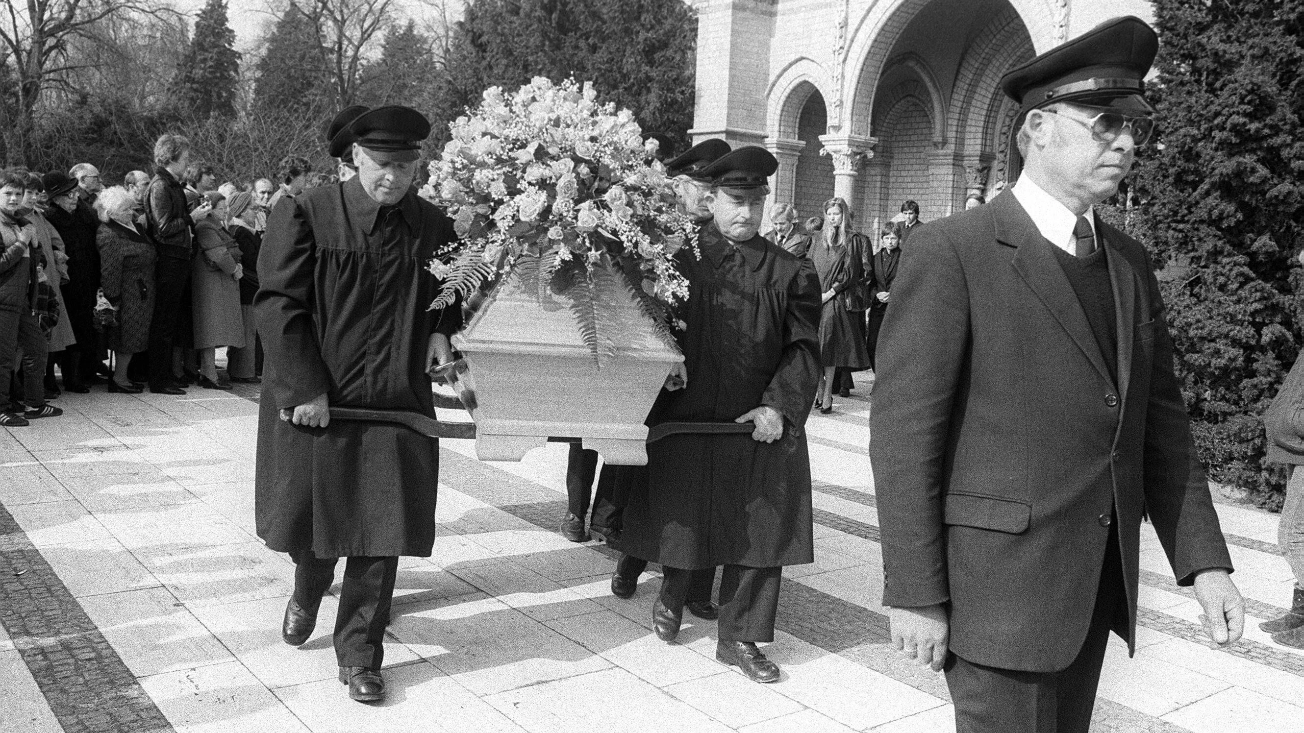 Nach dem Tod von DDR-Fußball-Legende Lutz Eigendorf kam immer wieder die Frage auf, ob er ein DDR-Mord-Opfer war. 