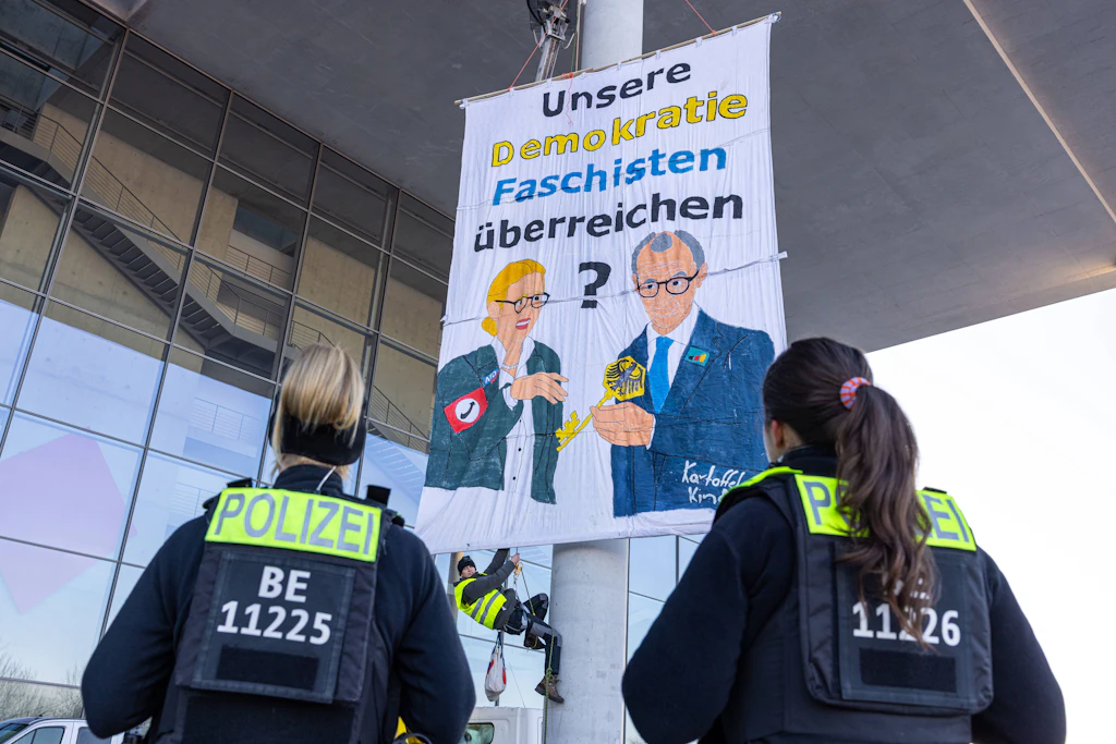 Berlin oylama istasyonlarında polis için yardım hattı – CDU, FDP, AFD'ye karşı demolar