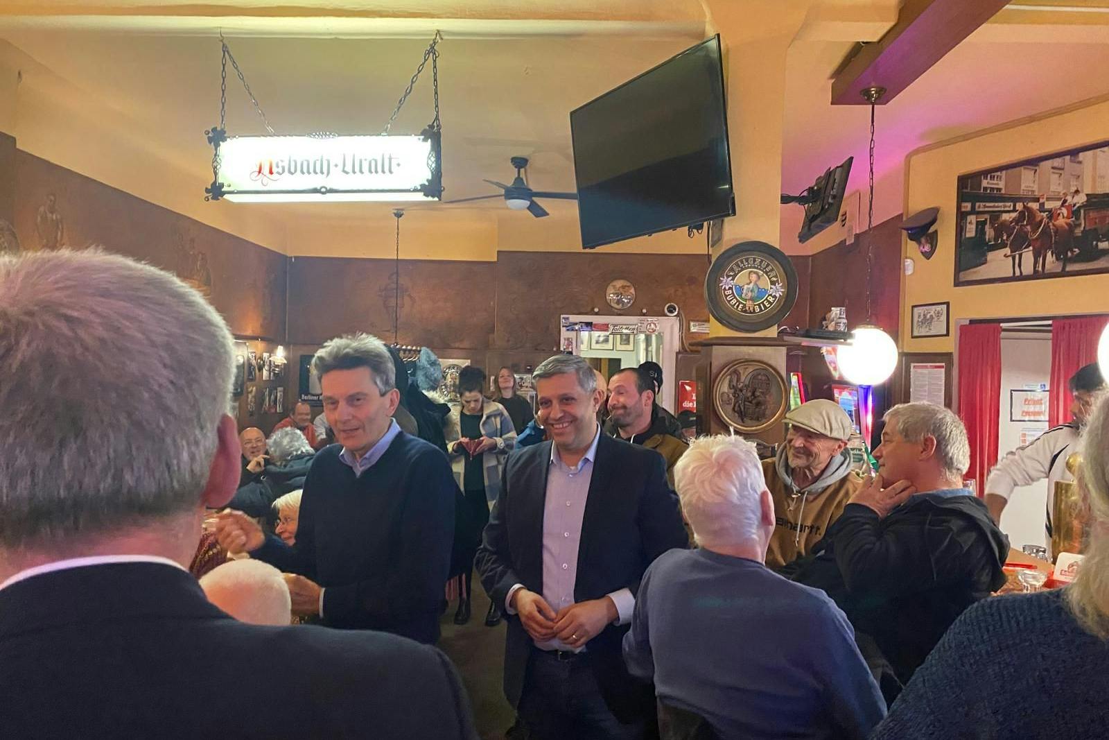 Rolf Mützenich mit Raed Saleh in der Spandauer Kneipe Spandauer Bock