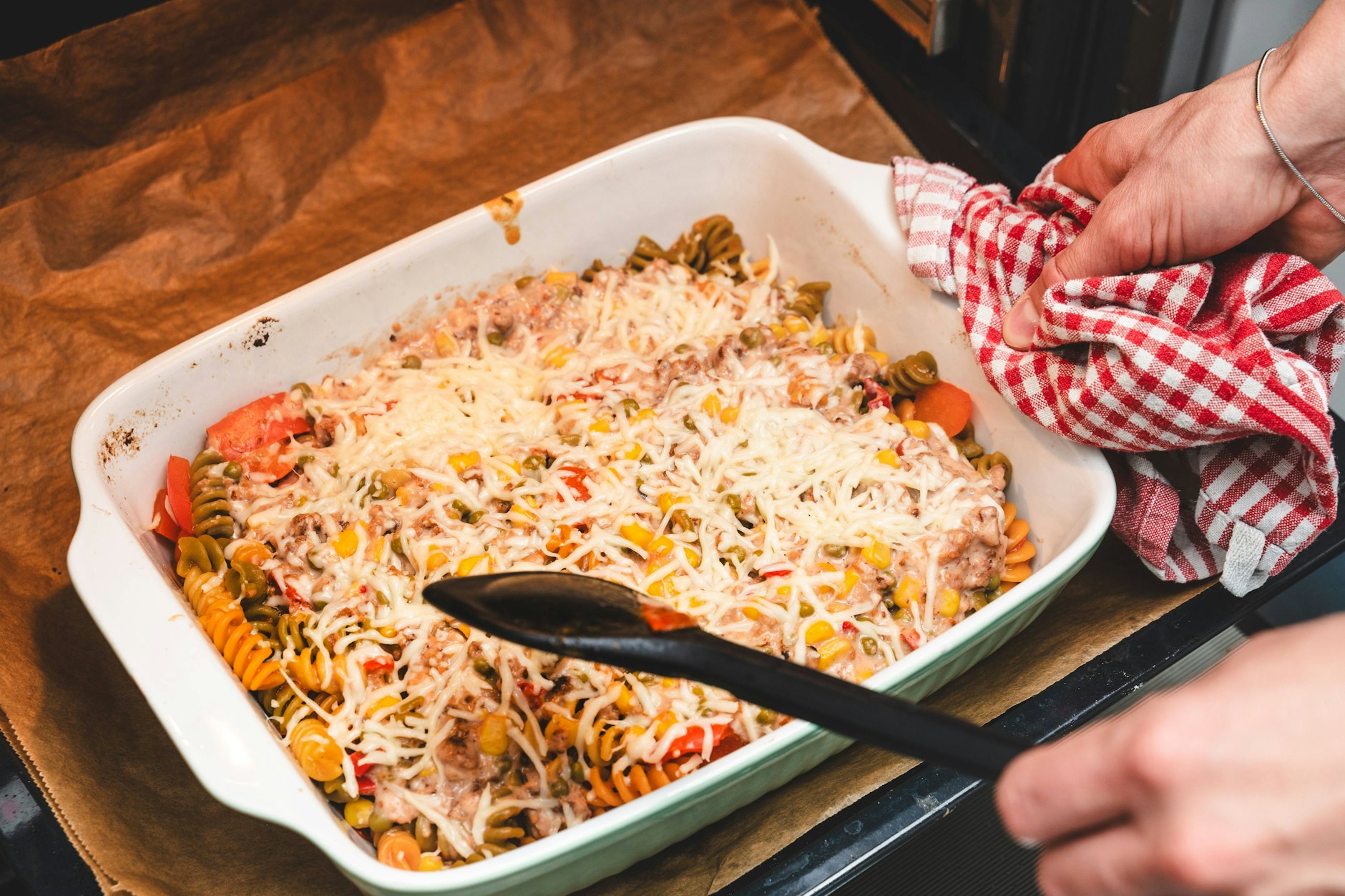 Das Rezept für Nudelauflauf ist perfekt für einen gemütlichen Familienabend.