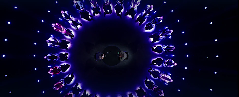 Hart aber fair 360 - im neuen Format der ARD sitzen 25 Menschen im Kreis um einen Politiker. Aus ihrer Mitte darf immer einer auf den Stuhl gegenüber des Politikers und mit ihm diskutieren.