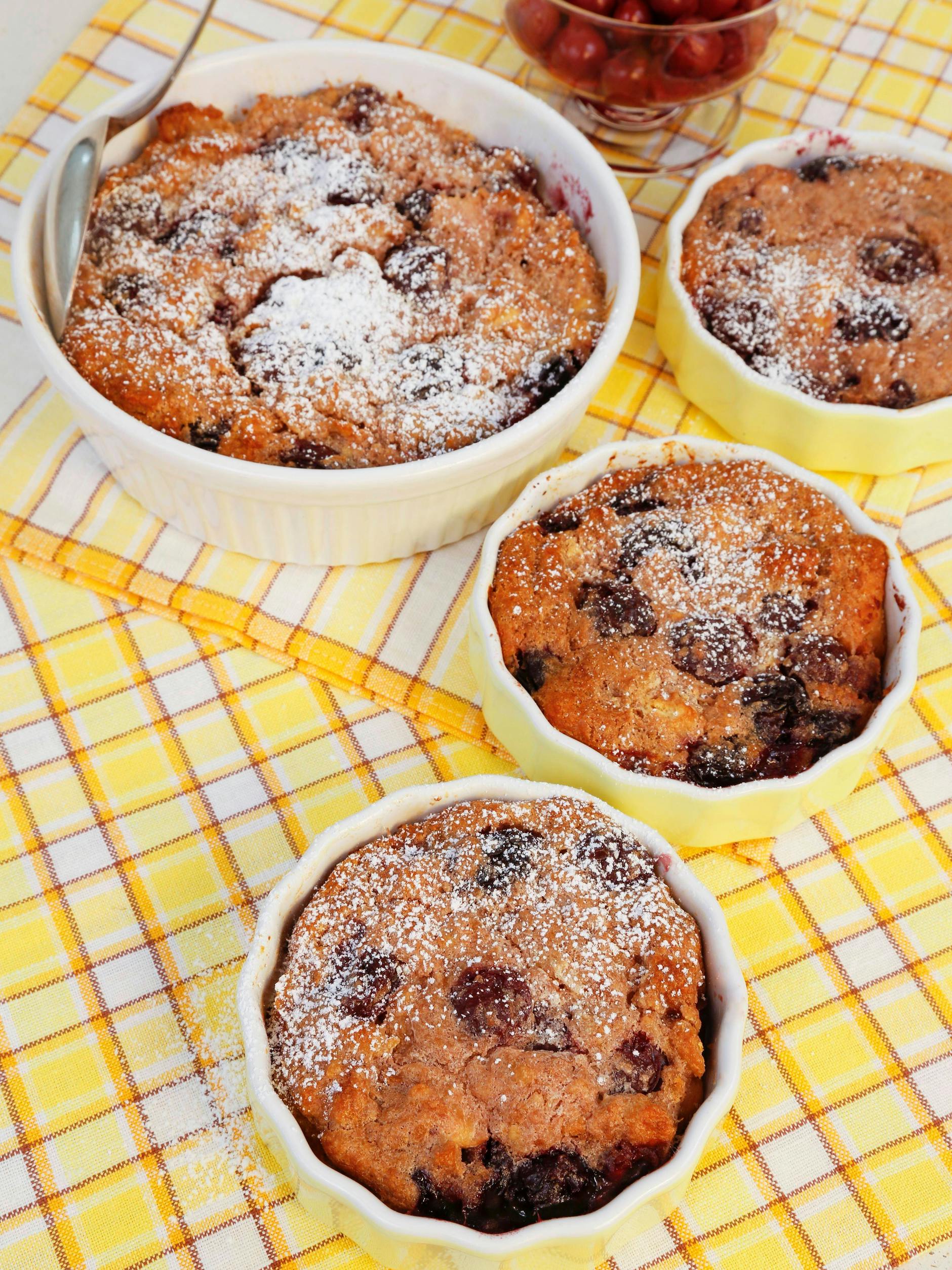 Ob in einer großen Auflaufform oder portionsweise in kleinen Förmchen – Kirschenmichel ist einfach lecker.