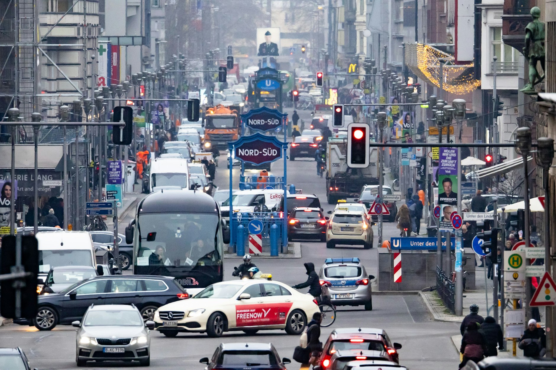Die Friedrichstraße im Januar – es kann eigentlich nicht mehr schlimmer werden.