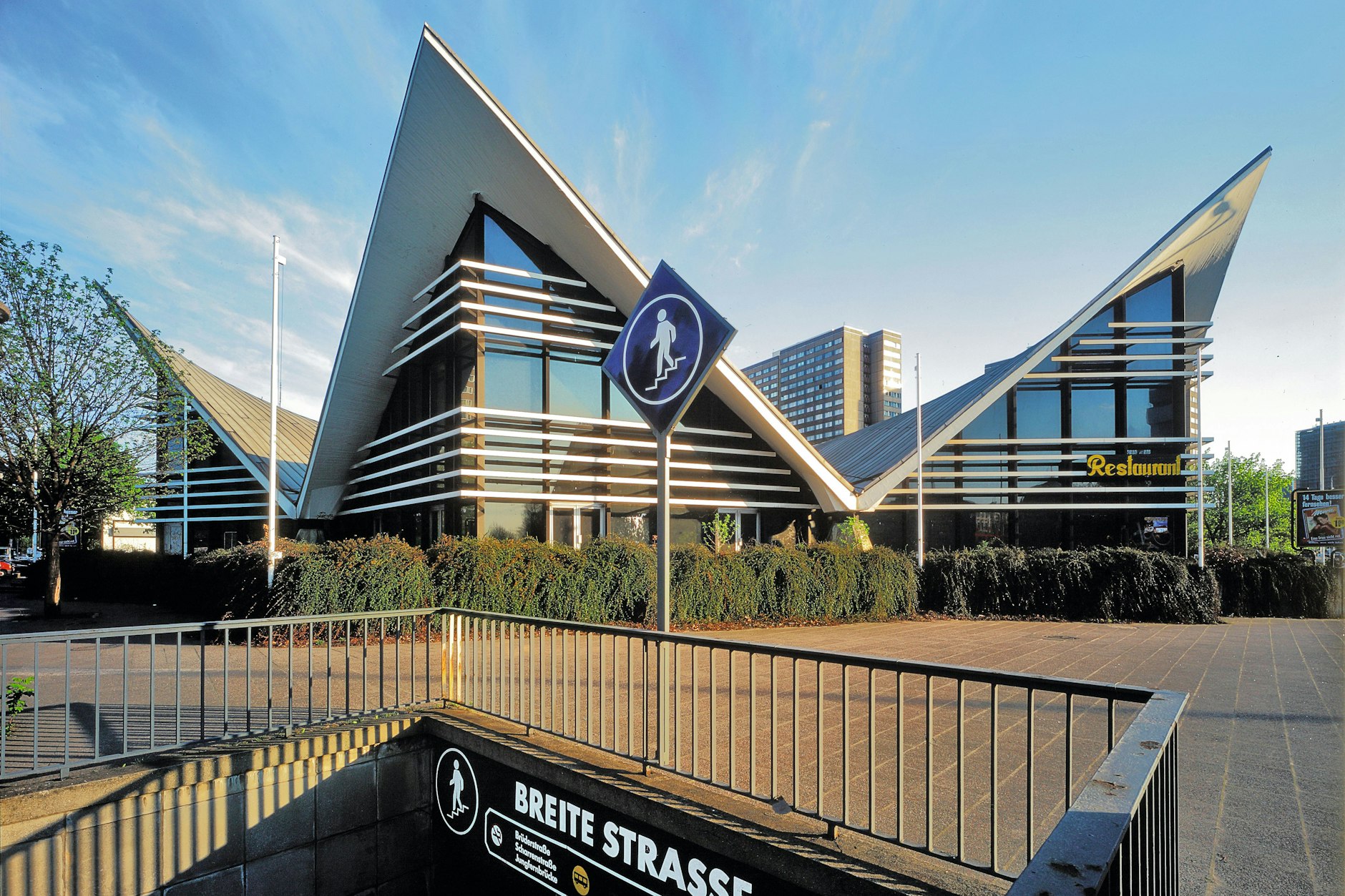 Das als Kantine und Restaurant gebaute Ahornblatt an der Gertraudenstrasse auf der Fischerinsel in Berlin-Mitte war legendär und wurde trotzdem abgerissen.