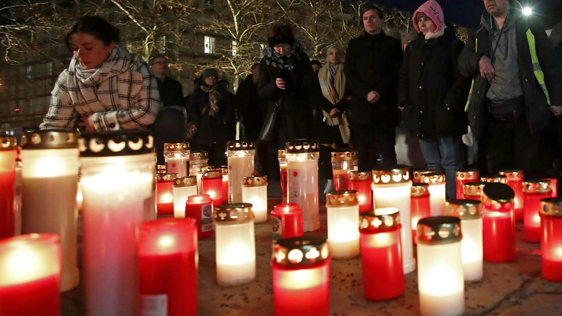 Am vergangenen Sonnabend wurde in Villach in Kärnten ein 14 Jahre alter Jugendlicher mit einem Messer ermordet. In der Stadt herrscht große Trauer.