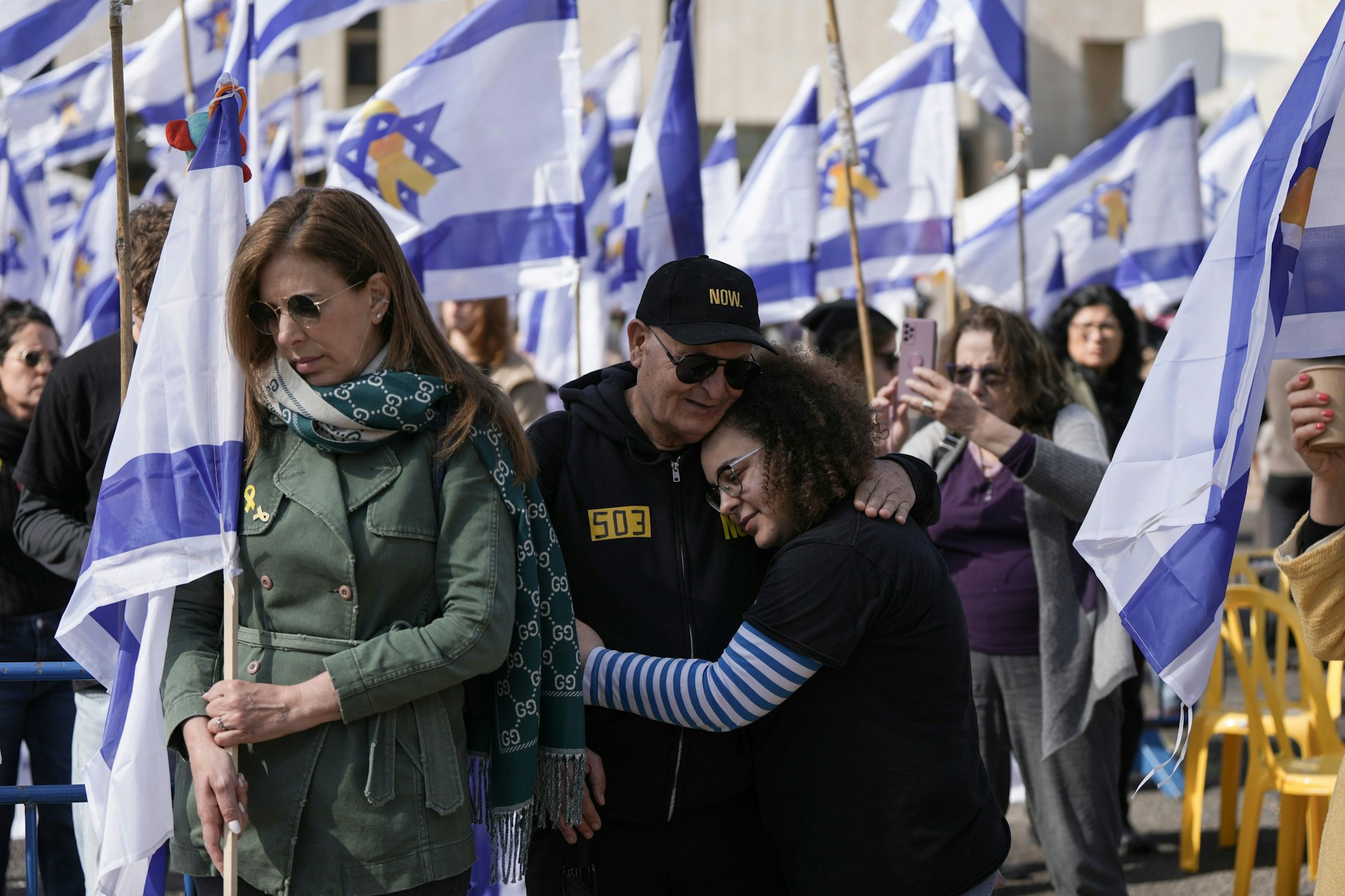In ganz Israel wurde die Übergabe der getöteten Geiseln verfolgt.
