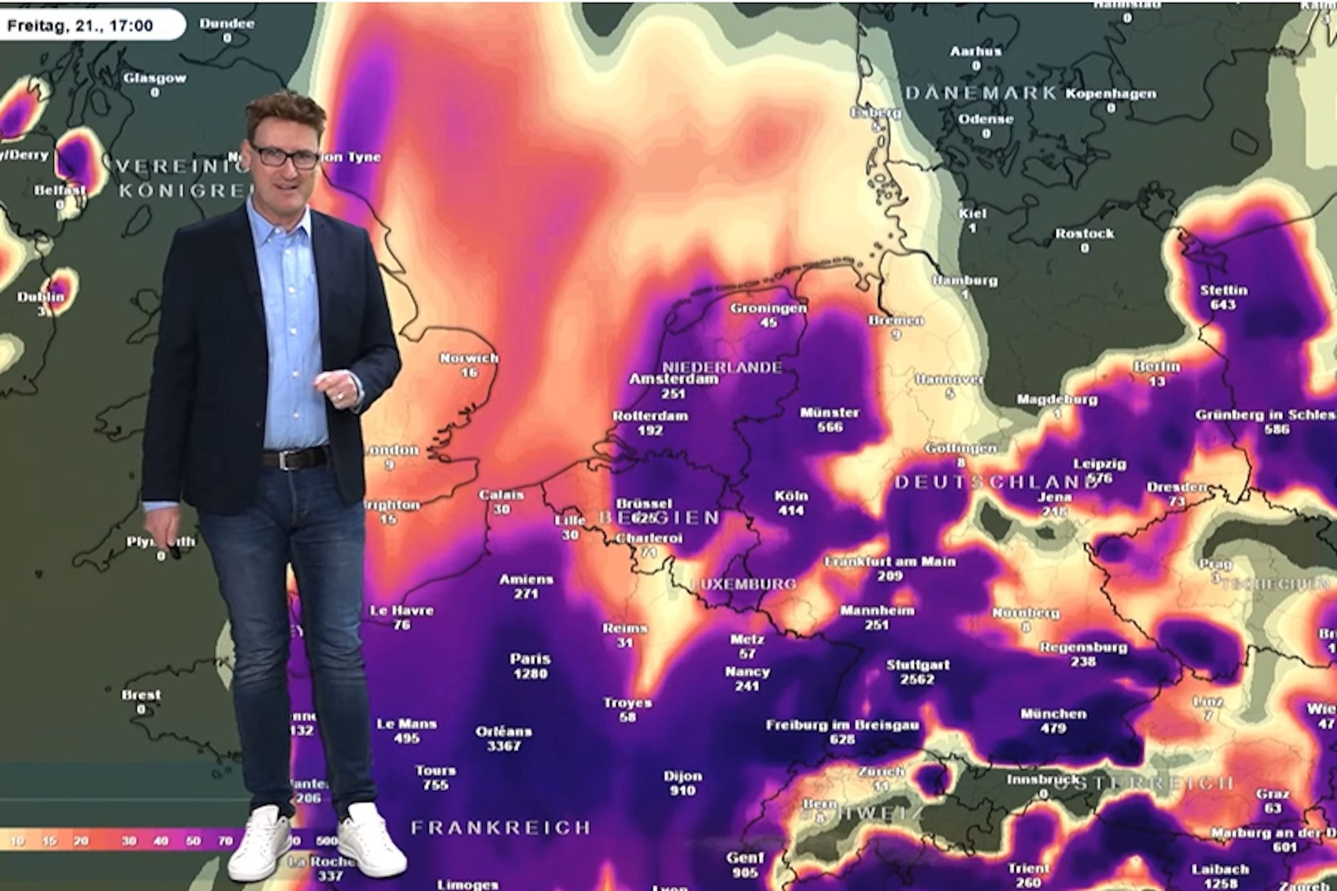 Wetter-Experte Dominik Jung zeigt die Erlen-Pollen-Konzentration - da kommt für Allergiker ganz schön was auf uns zu.