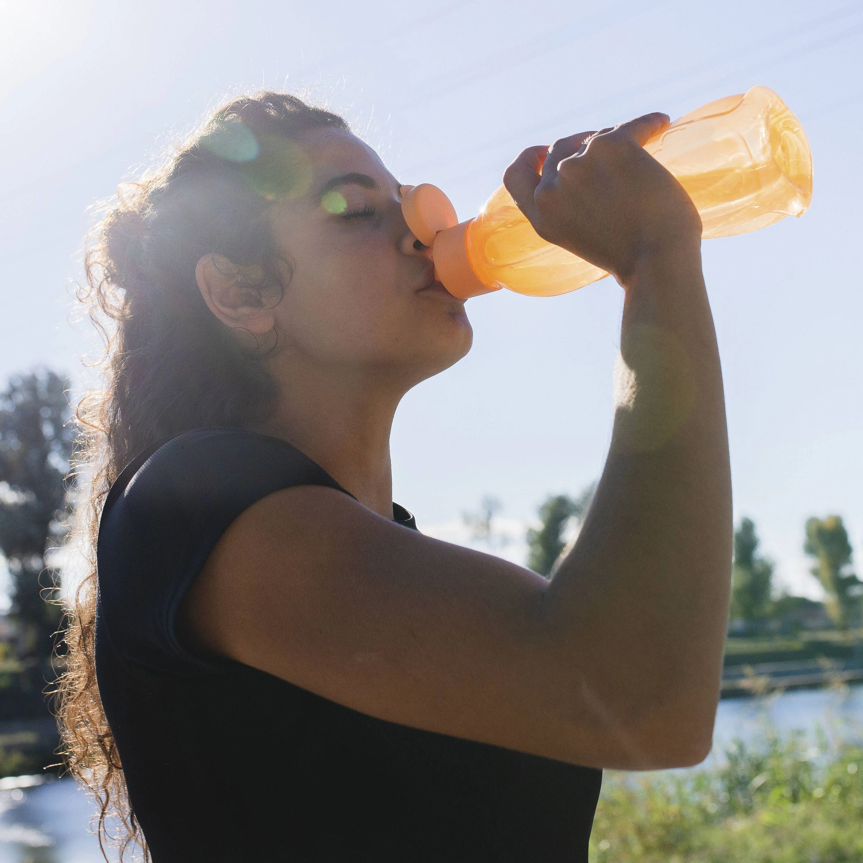 Trinkflaschen aus Plastik sind praktisch, lassen sich aber oft schwer reinigen.
