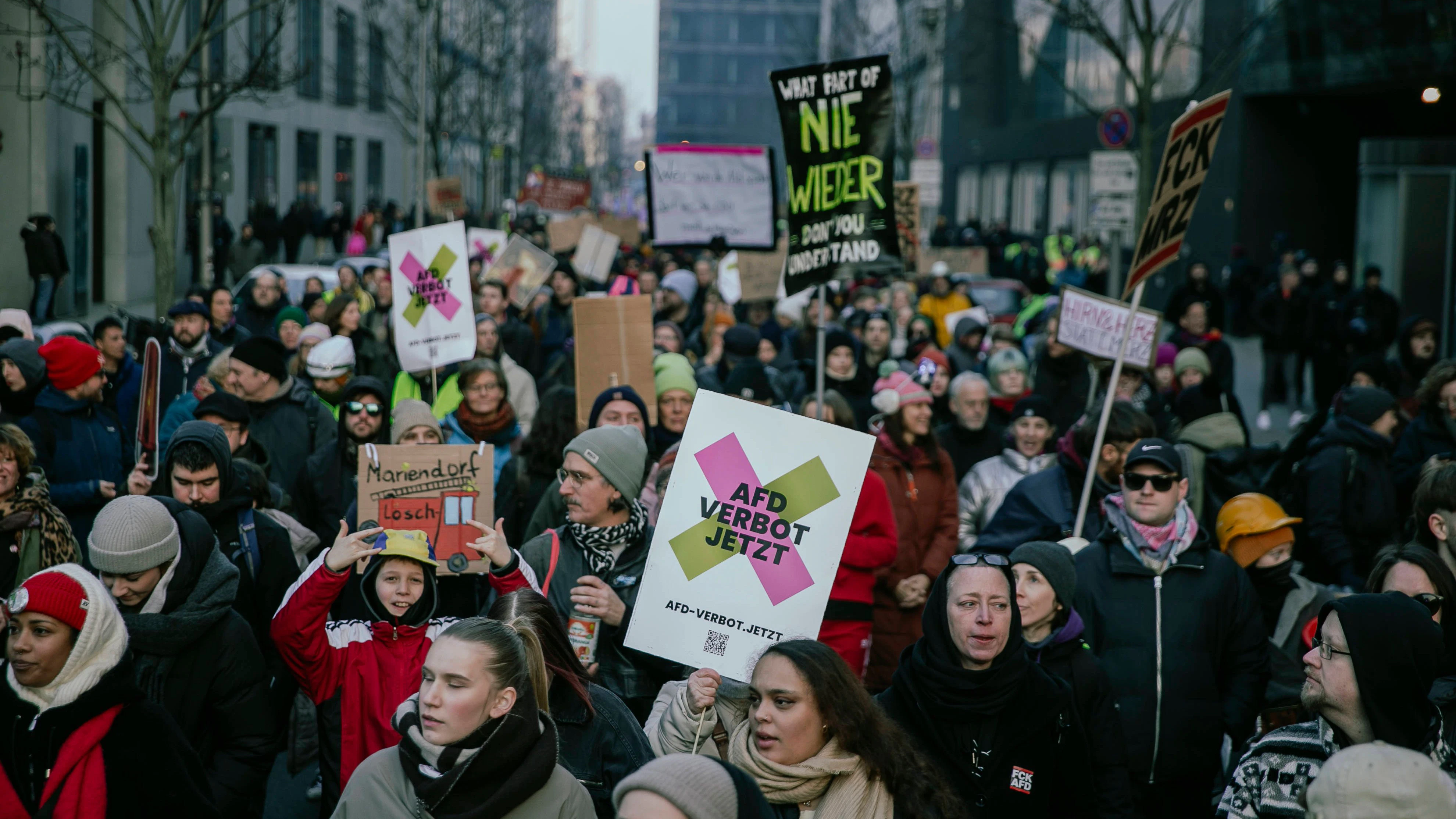 Am Wochenende wollen in Berlin wieder etliche Menschen aus verschiedenen Gründen auf die Straße gehen.