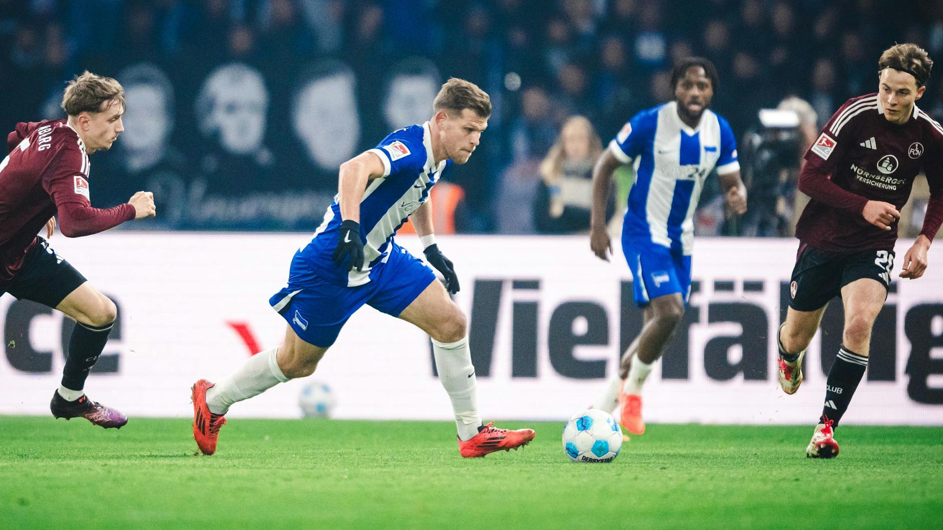 Herthas Florian Niederlechner haute sich gegen Nürnberg wie immer voll rein, mit einem Tor konnte er sich aber nicht belohnen.