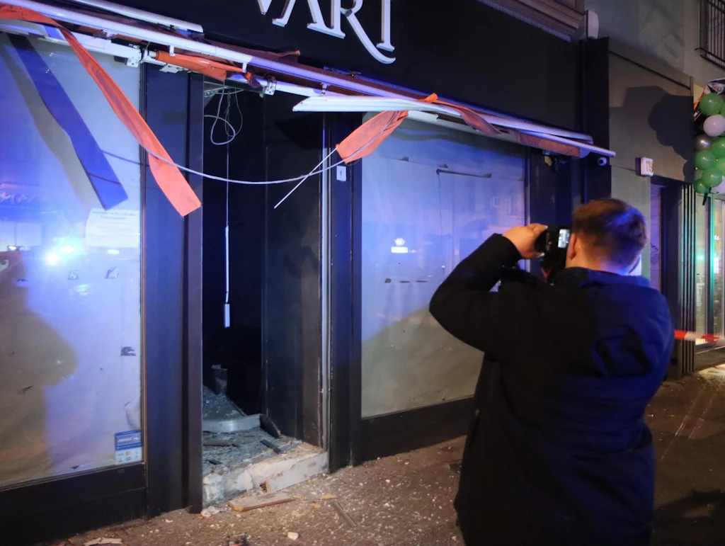 Top bombası dükkanın önünde patlar, failler uçan – tüm detaylar