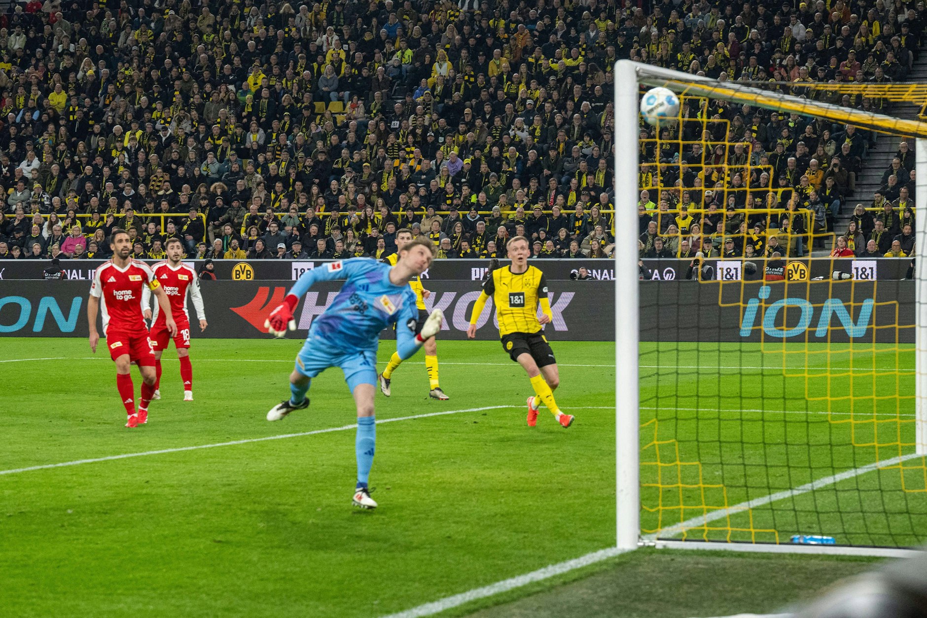 Bitter: Ein krummes Eigentor bringt den 1. FC Union in Dortmund auf die Verliererstraße.