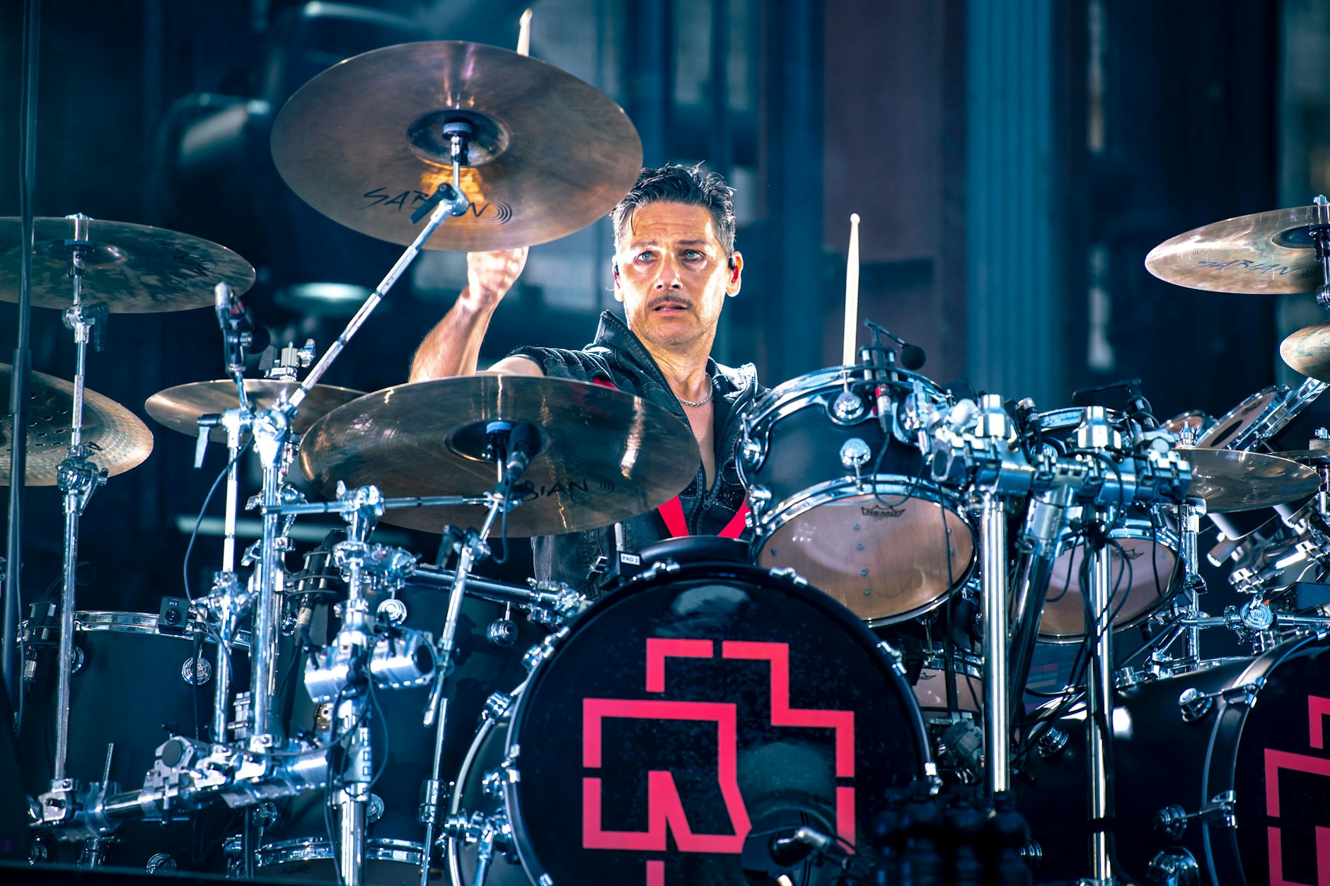 Christoph Schneider ist der Schlagzeuger von Rammstein. Er distanzierte sich von Dingen, die sich rund um Till Lindemann ereigneten - und posierte jetzt mit Marilyn Manson.