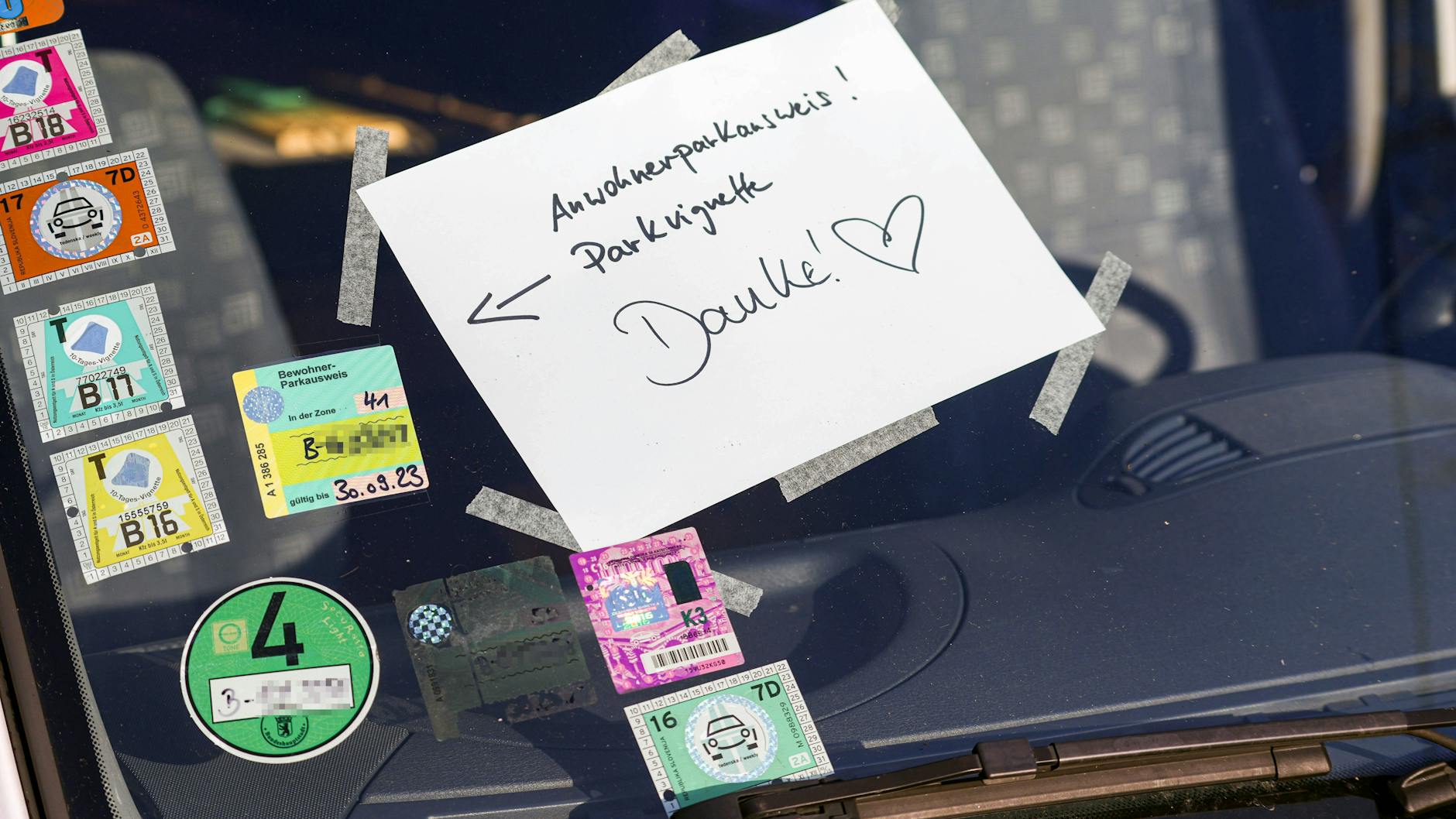 Anwohnerparken kostet in Berlin momentan 10,20 Euro - pro Jahr! Darüber, dass sich daran etwas ändern muss, sind sich alle einig.