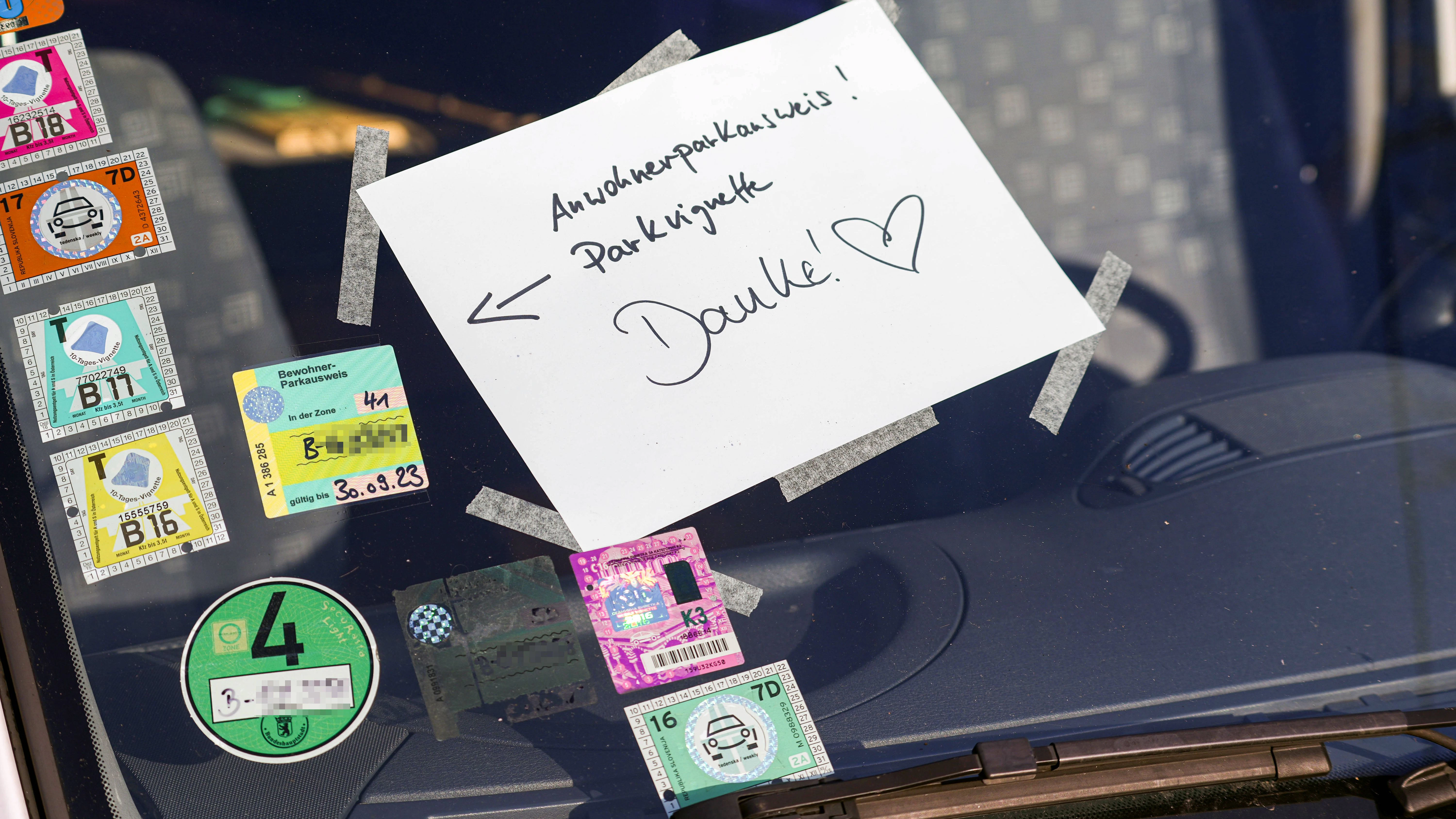 Anwohnerparken kostet in Berlin momentan 10,20 Euro - pro Jahr! Darüber, dass sich daran etwas ändern muss, sind sich alle einig.