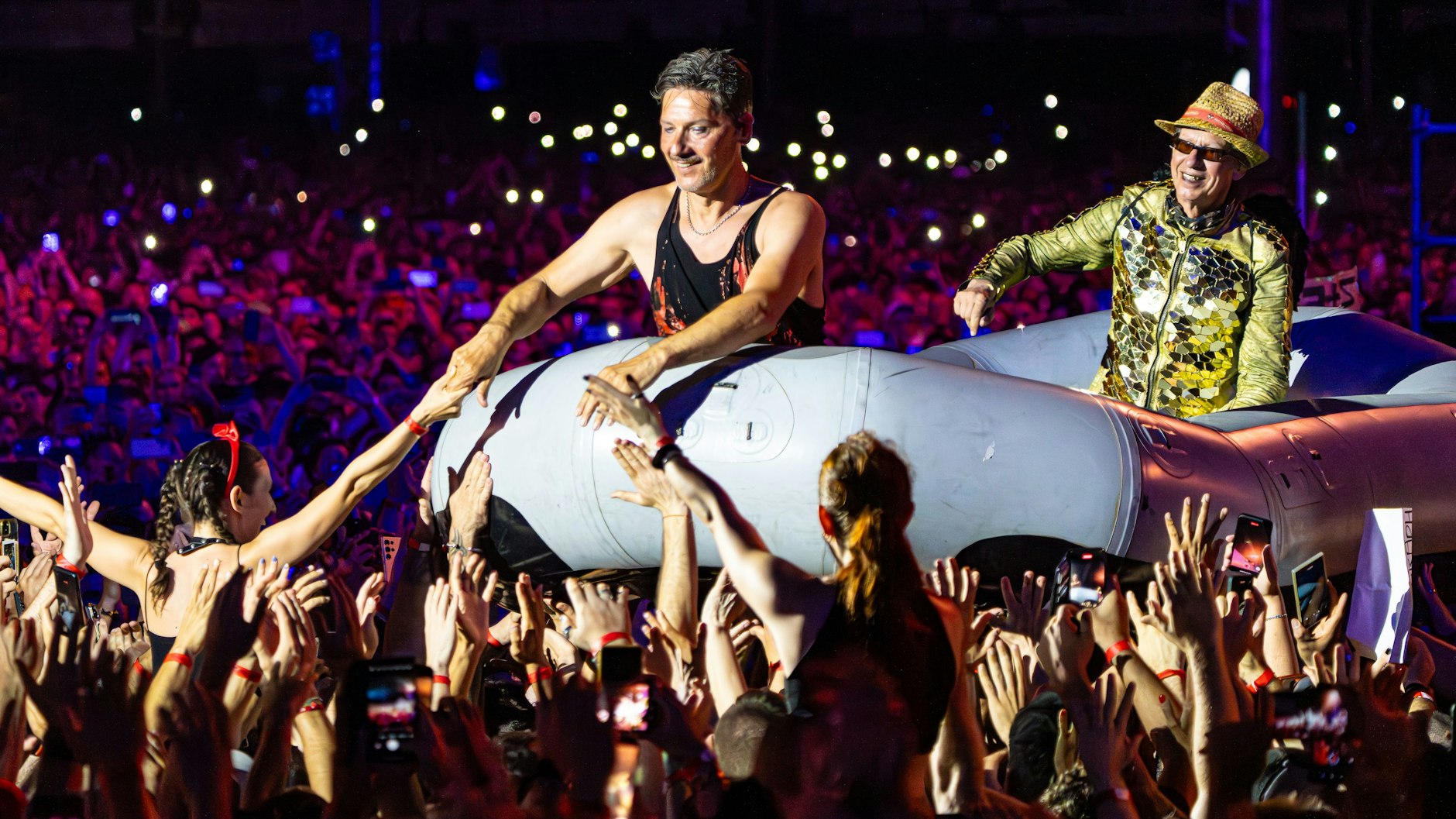 Schlagzeuger Christoph Schneider und Keyyboarder Christian Flake Lorenz bei einem der Konzerte auf der letzten Stadion-Tour von Rammstein.